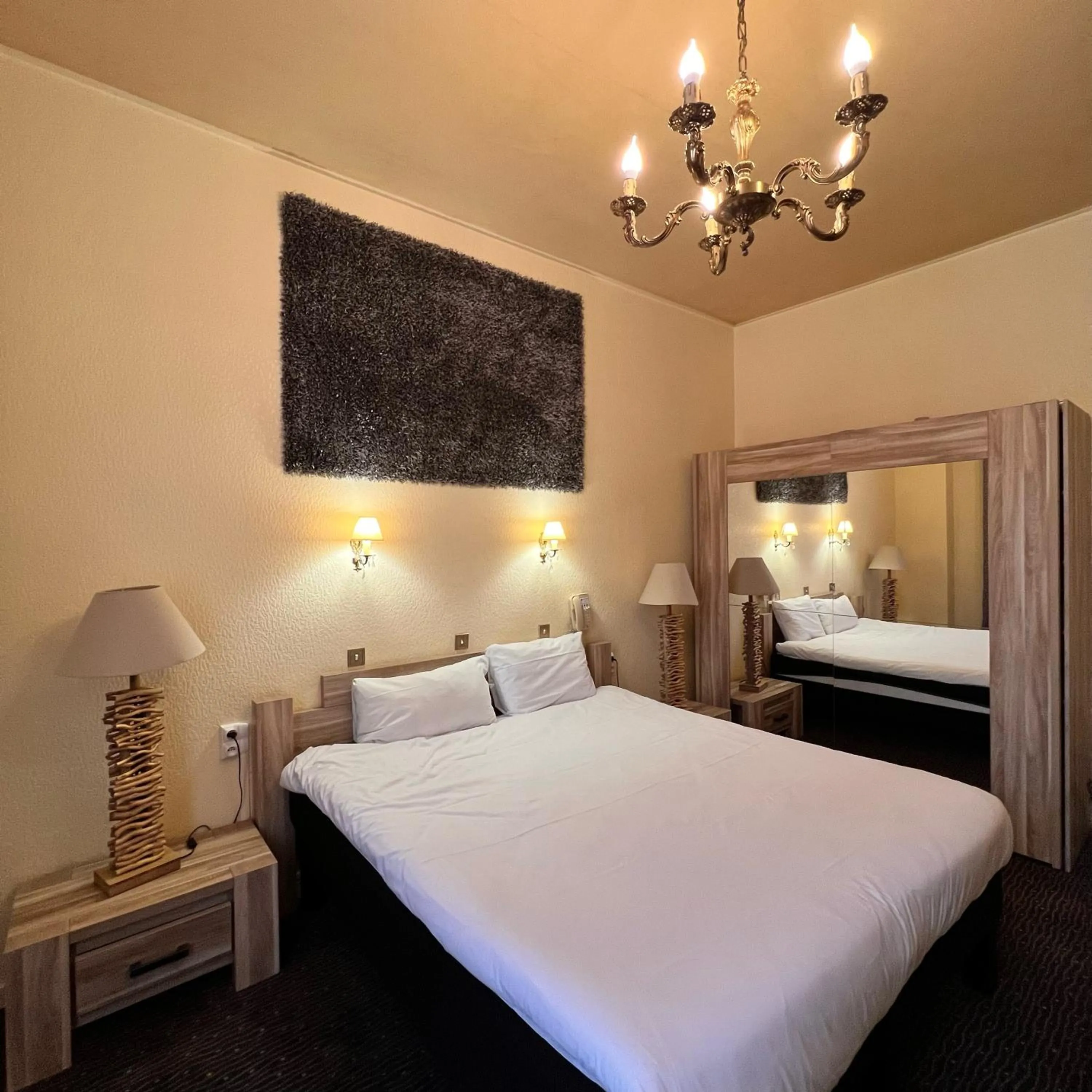 Bedroom, Bed in Le Grand Hotel