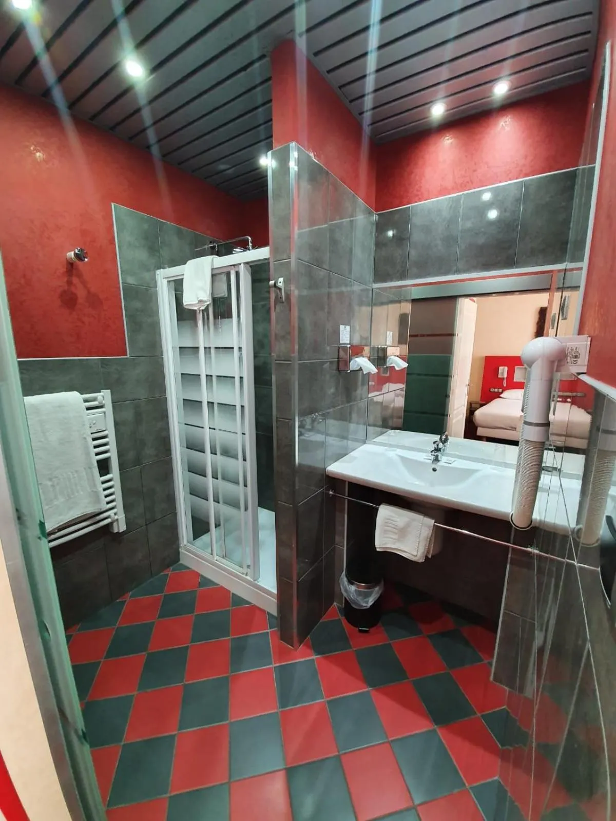 Shower in Le Grand Hotel