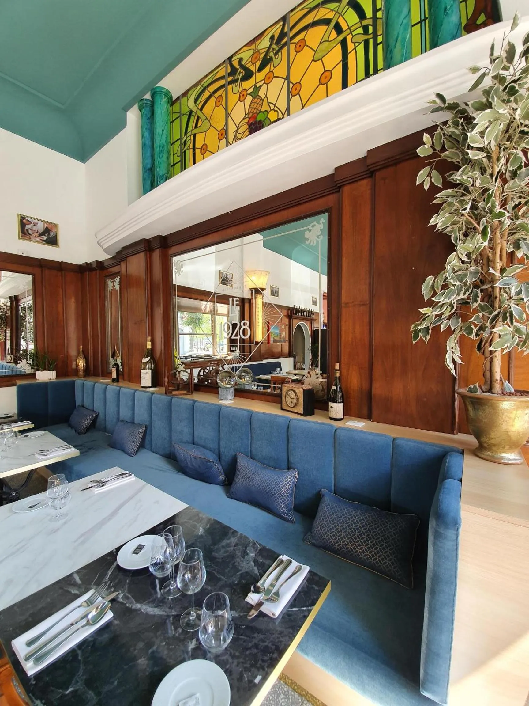 Restaurant/places to eat in Le Grand Hotel