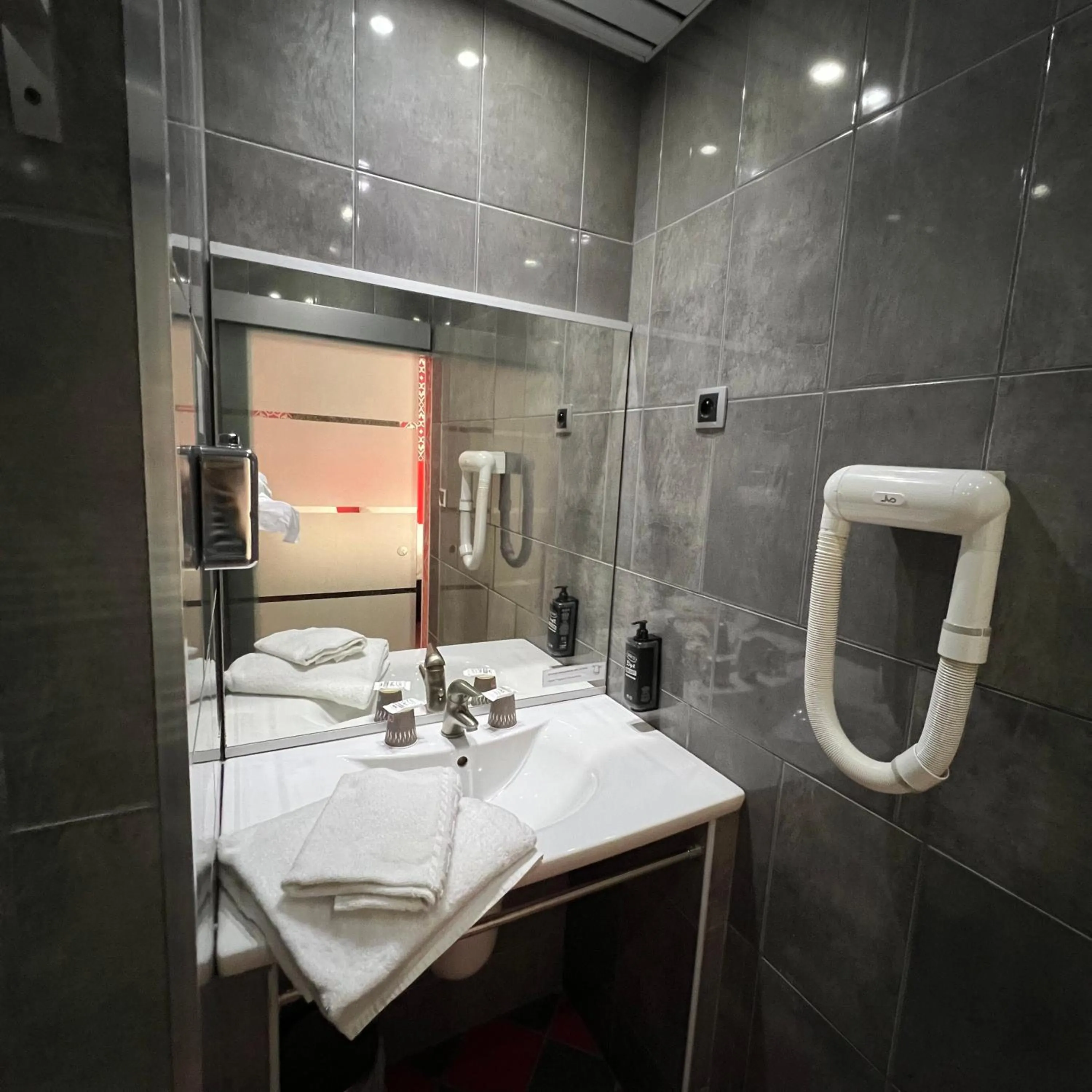 Shower in Le Grand Hotel