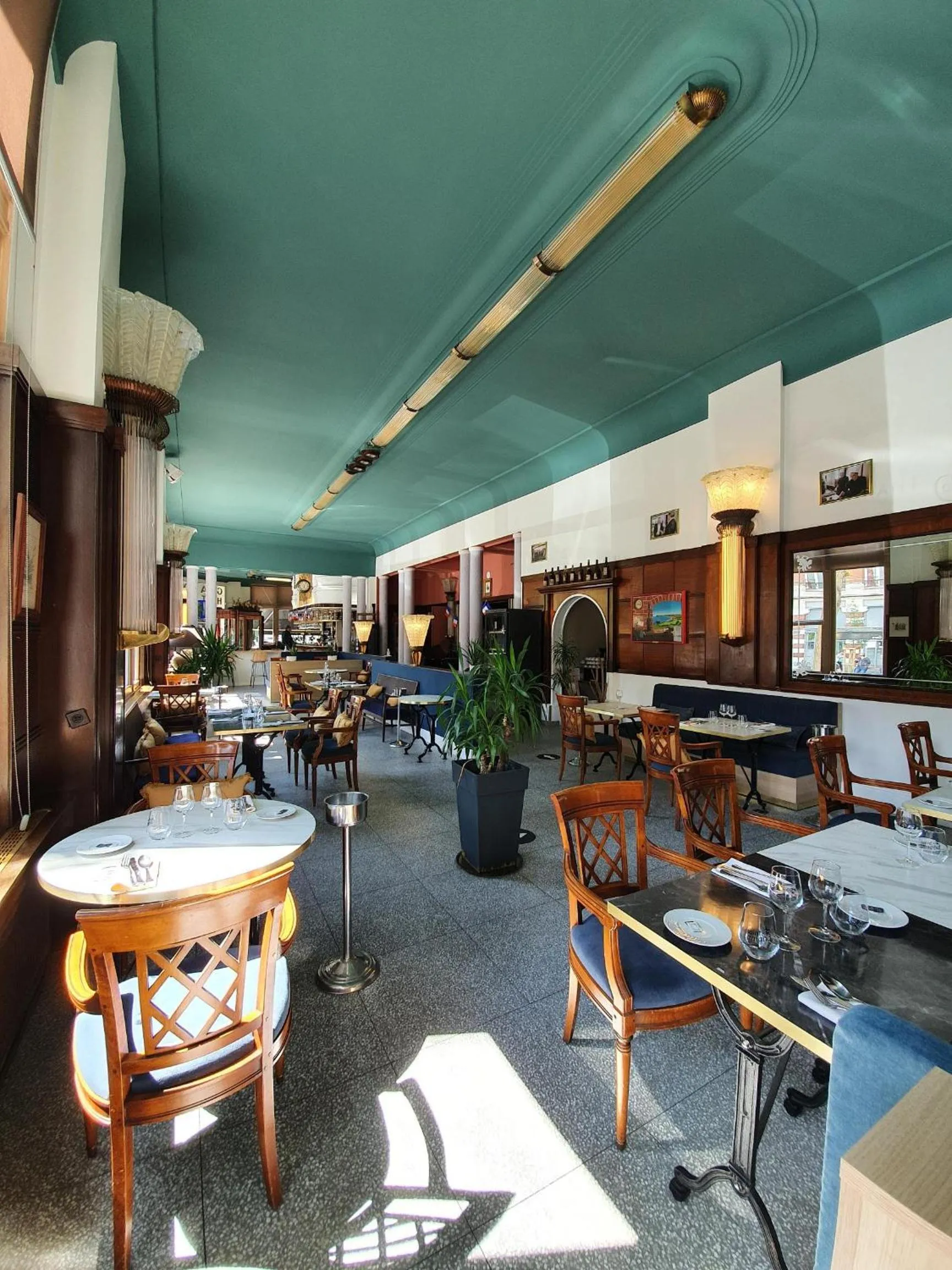 Restaurant/places to eat in Le Grand Hotel