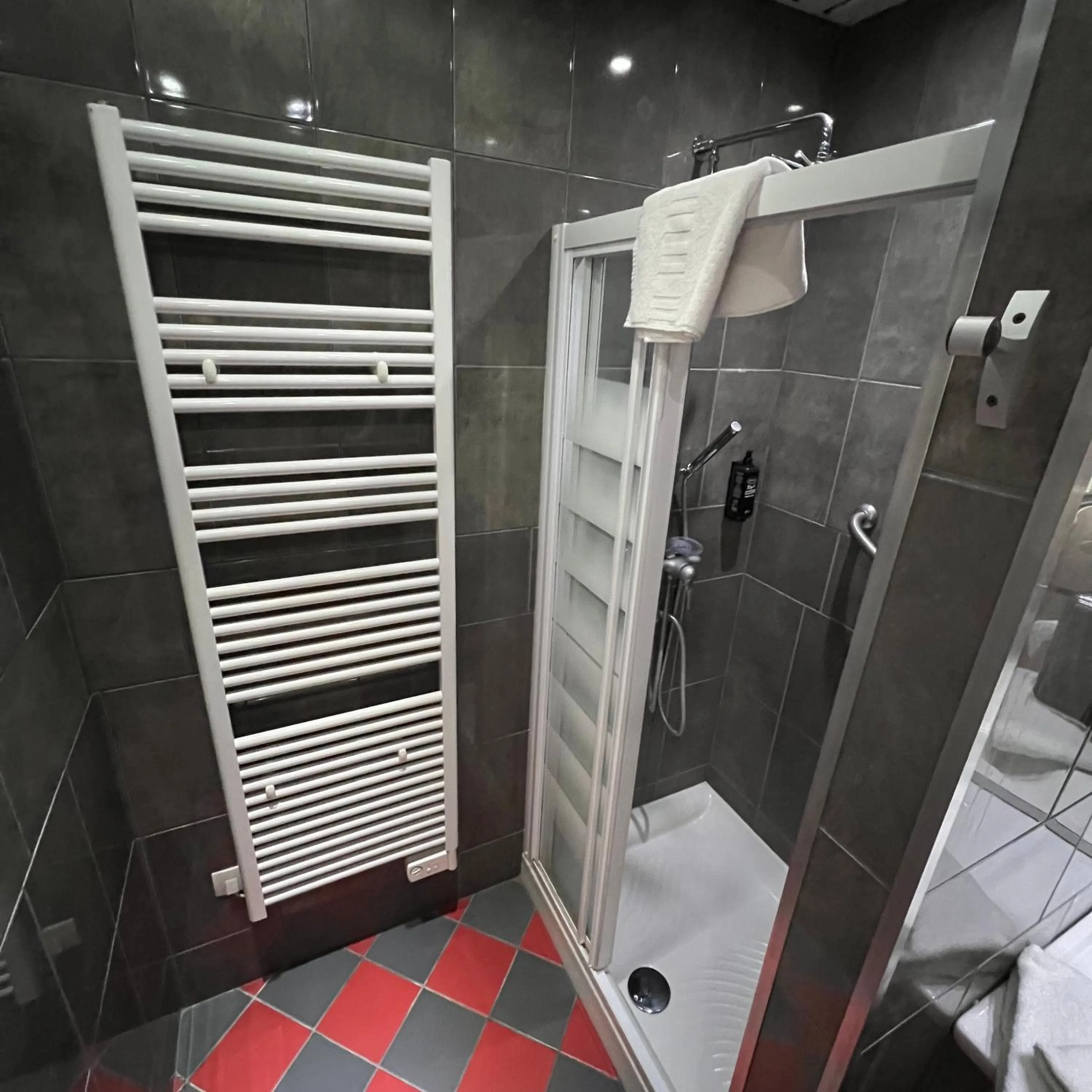 Shower in Le Grand Hotel
