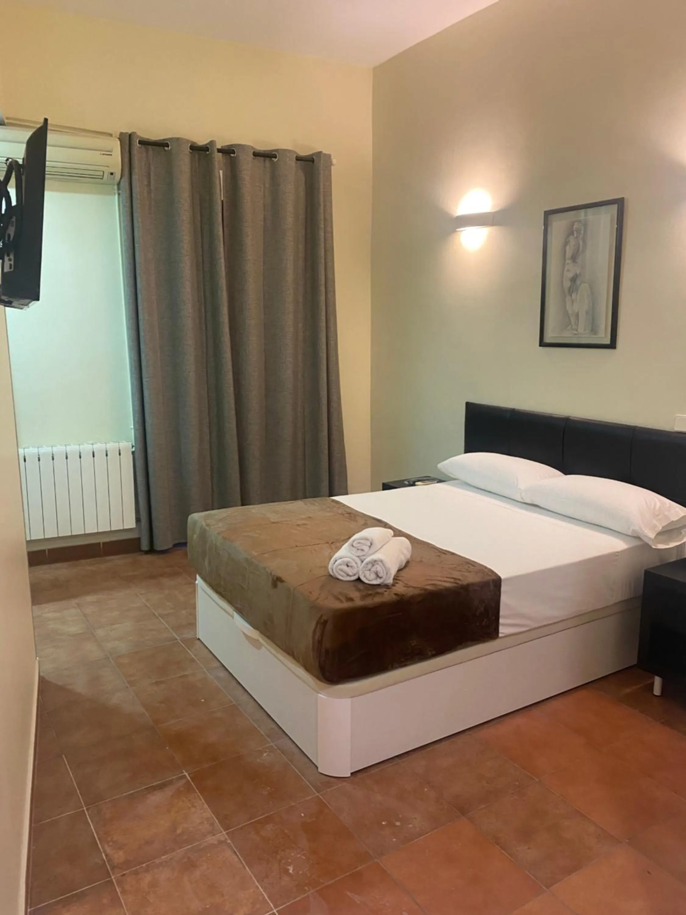 Bed in Hostal Alaska