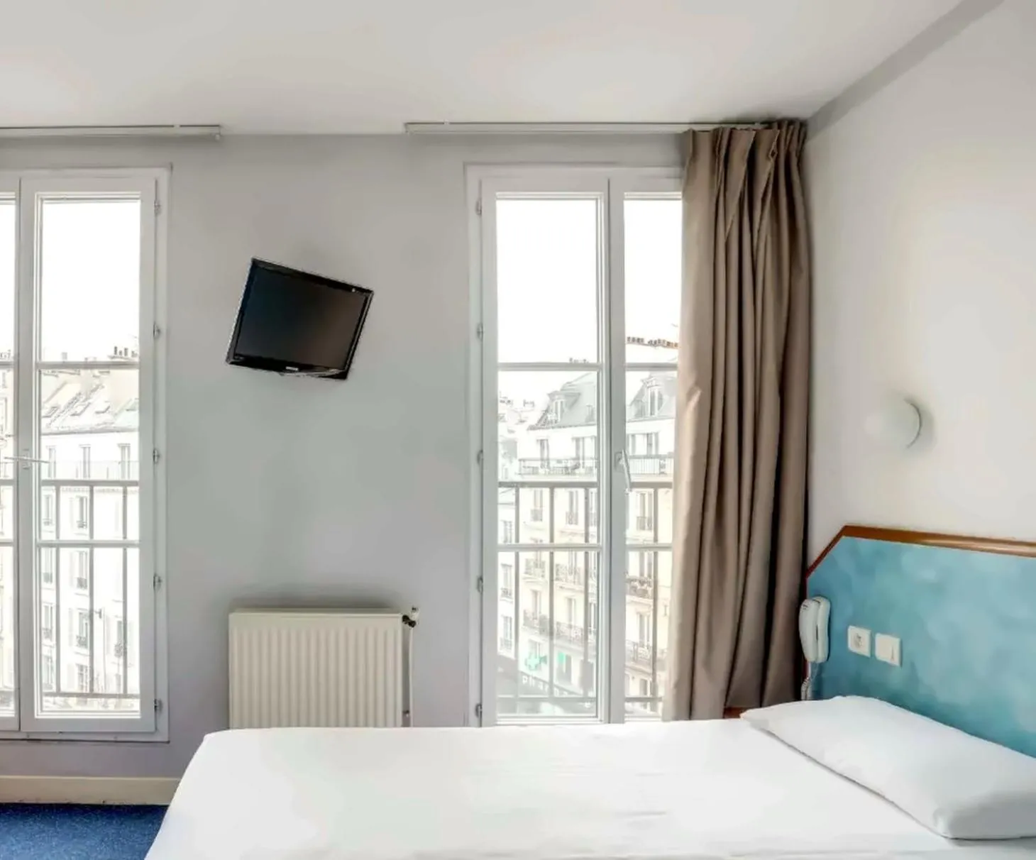 Bedroom, Bed in Hotel Royal Mansart