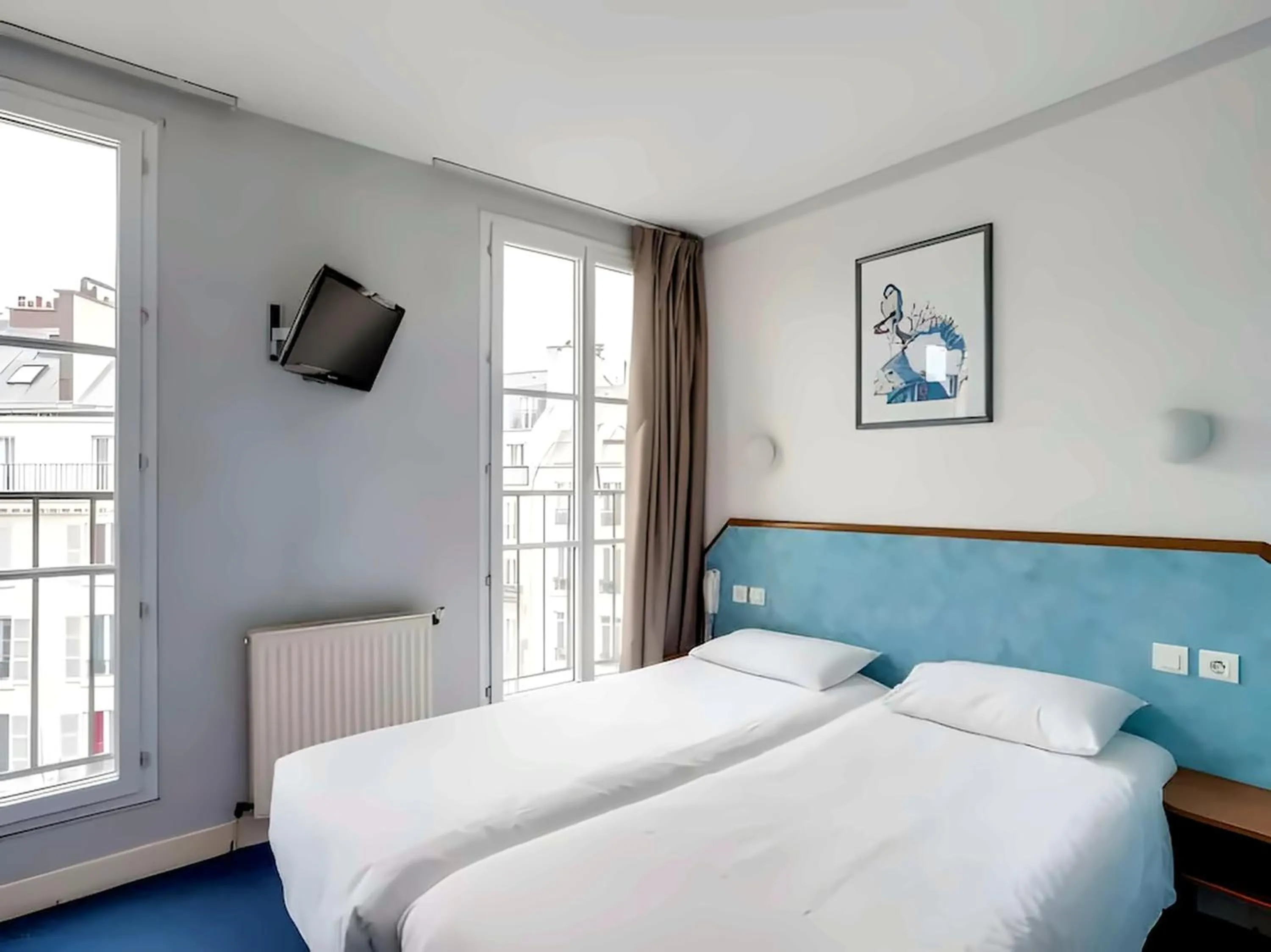 Bedroom, Bed in Hotel Royal Mansart