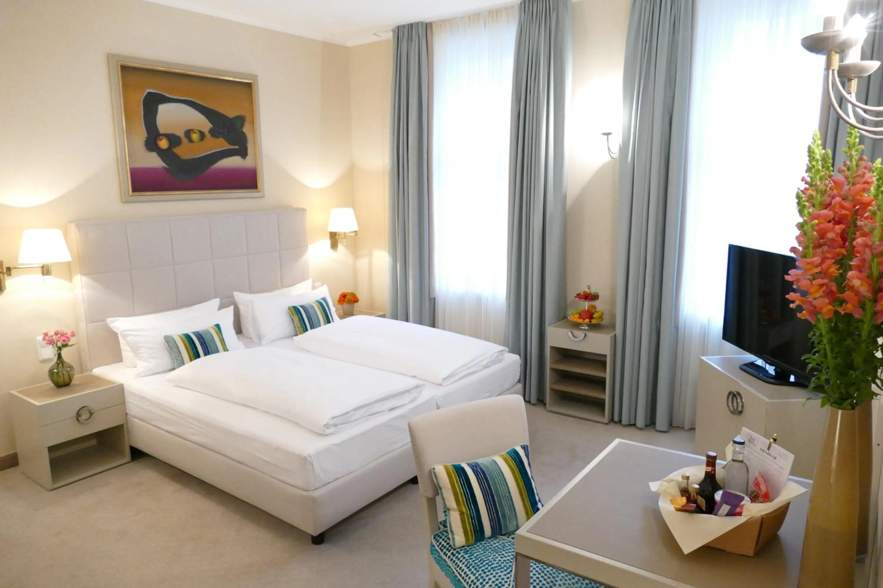 Photo of the whole room, Bed in Hotel an der Oper