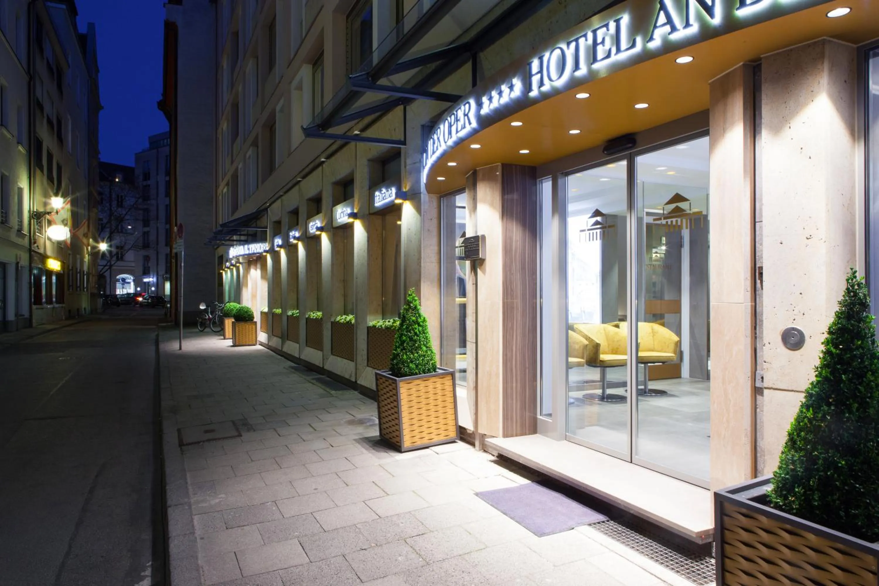 Facade/entrance in Hotel an der Oper