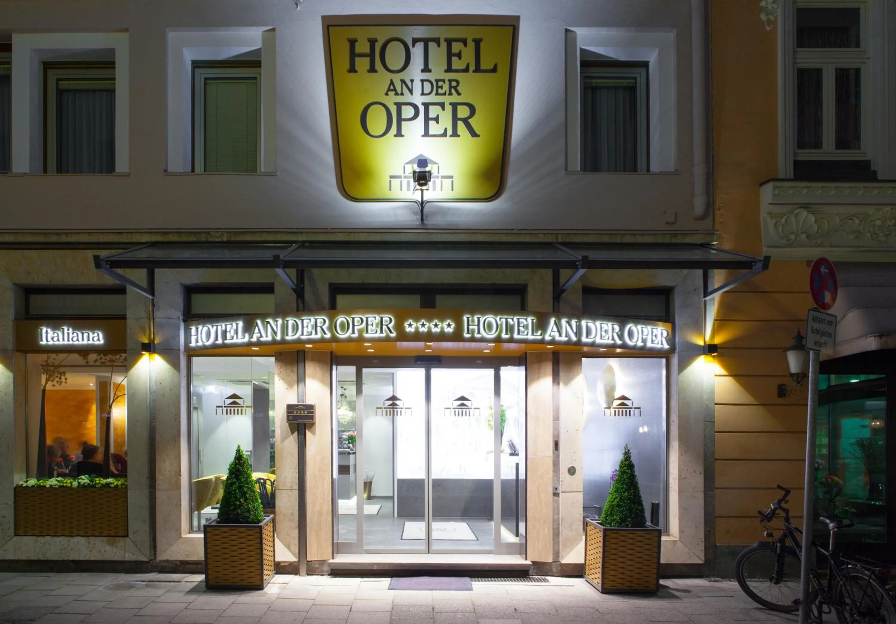 Facade/entrance in Hotel an der Oper