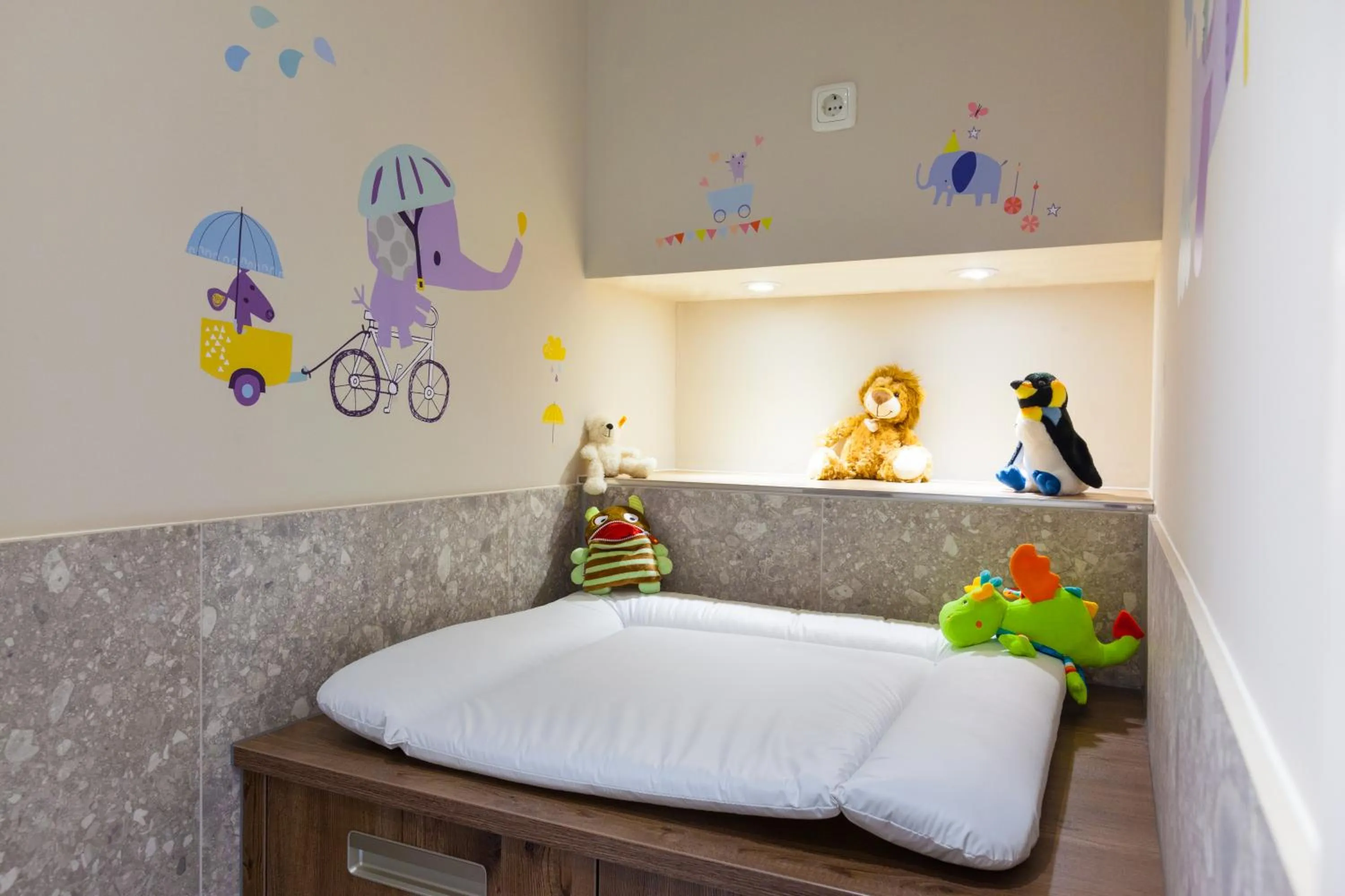 Decorative detail, Bed in Hotel an der Oper