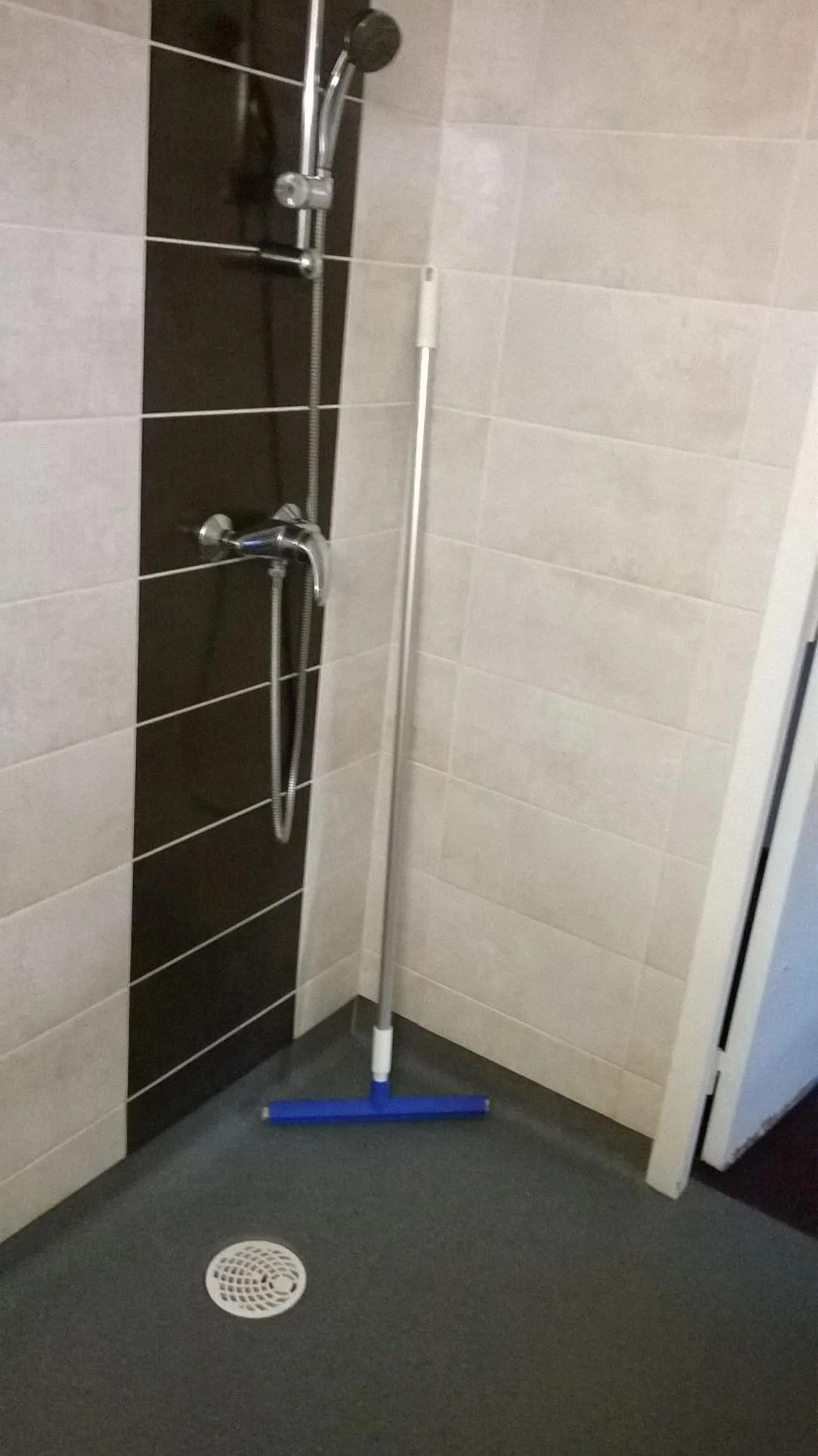 Bathroom in Hôtel de France