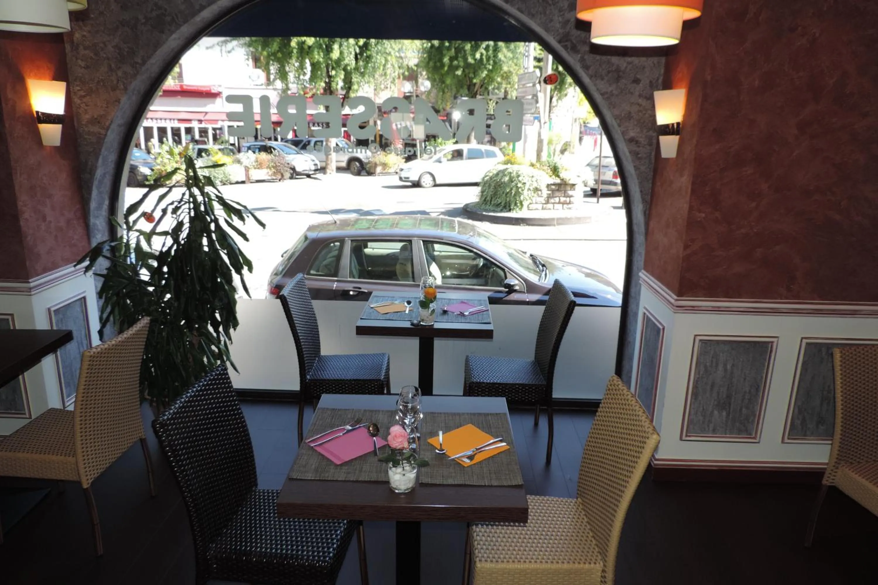 Restaurant/places to eat in Hôtel de France