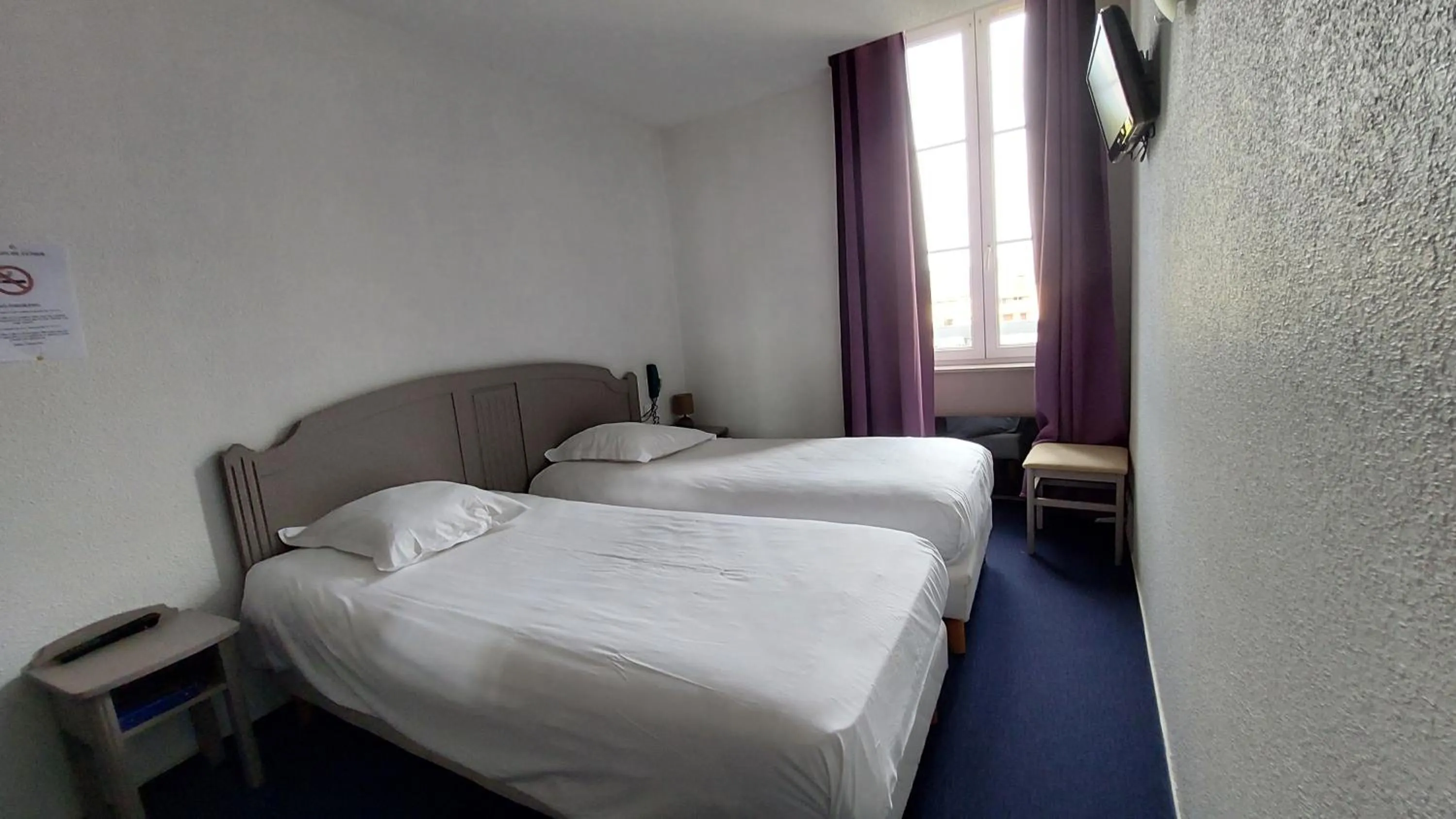 Photo of the whole room, Bed in Hôtel de France