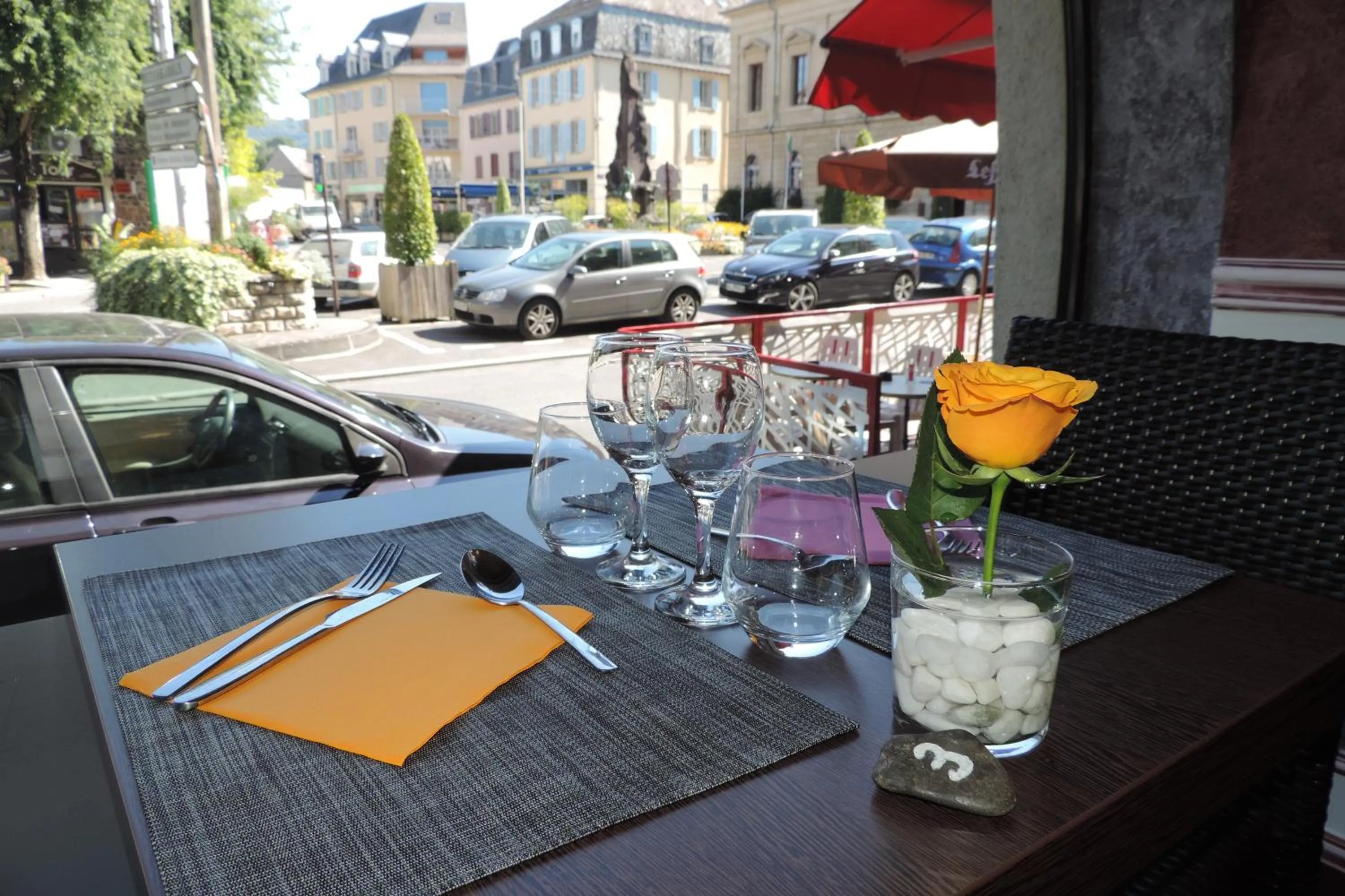 Restaurant/places to eat in Hôtel de France