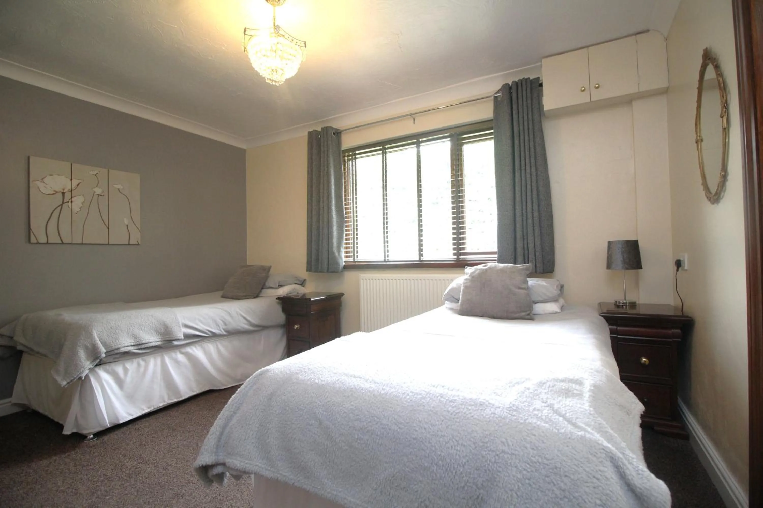 Bed in Highfields Holidays bed & breakfast