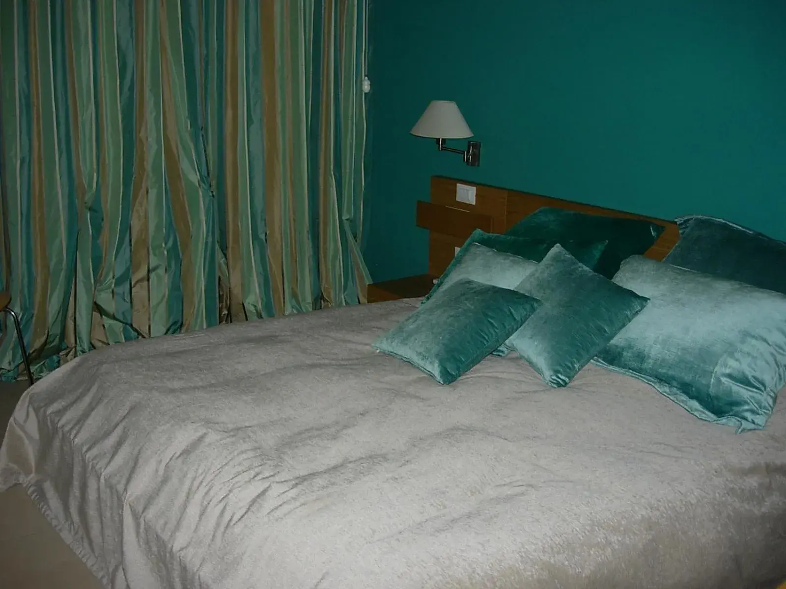 Triple Room with Private Bathroom in R&B Mezzocannone Triple Room with Private Bathroom in R&B Mezzocannone