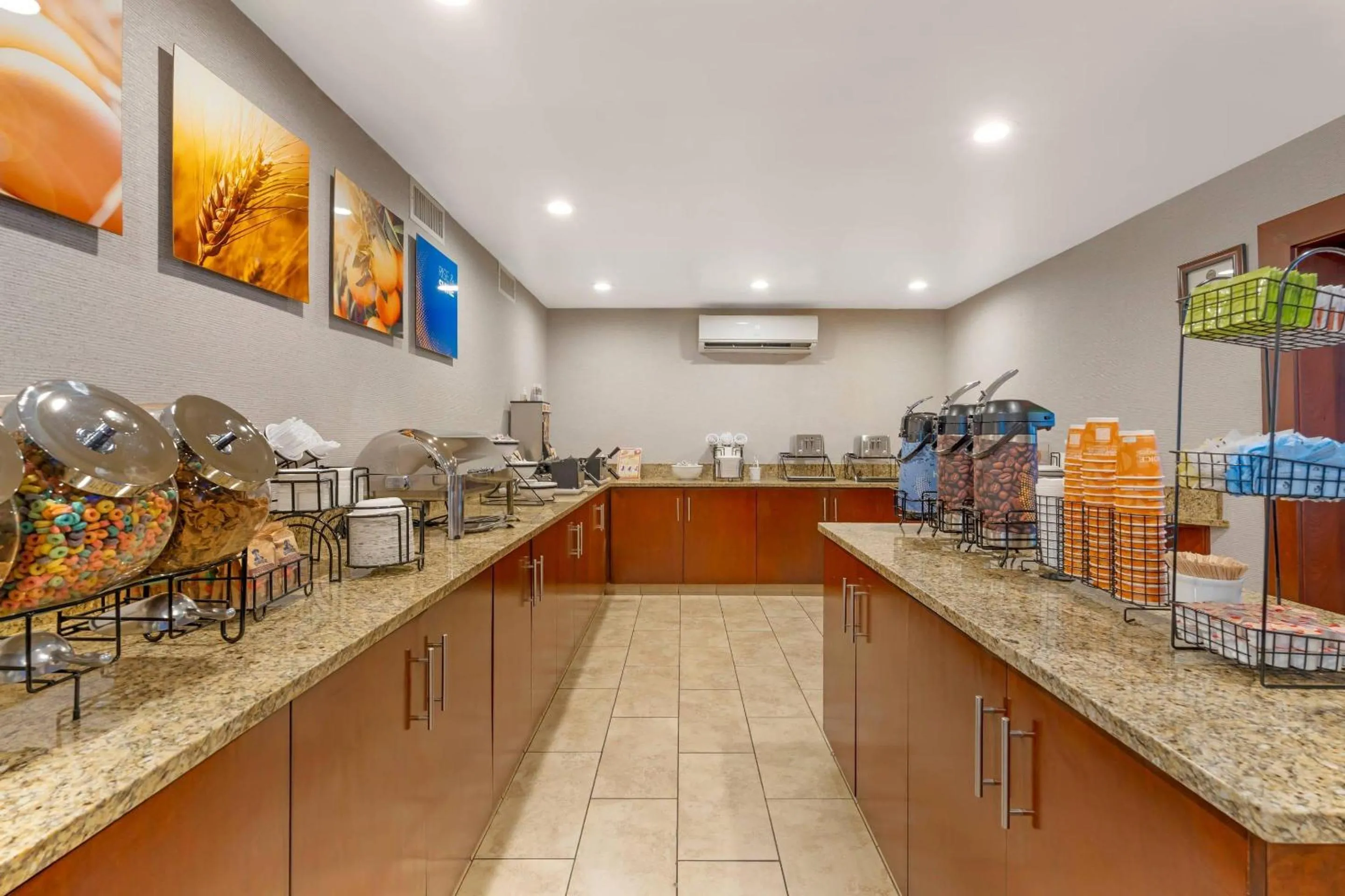 Breakfast in Comfort Inn Anaheim Resort