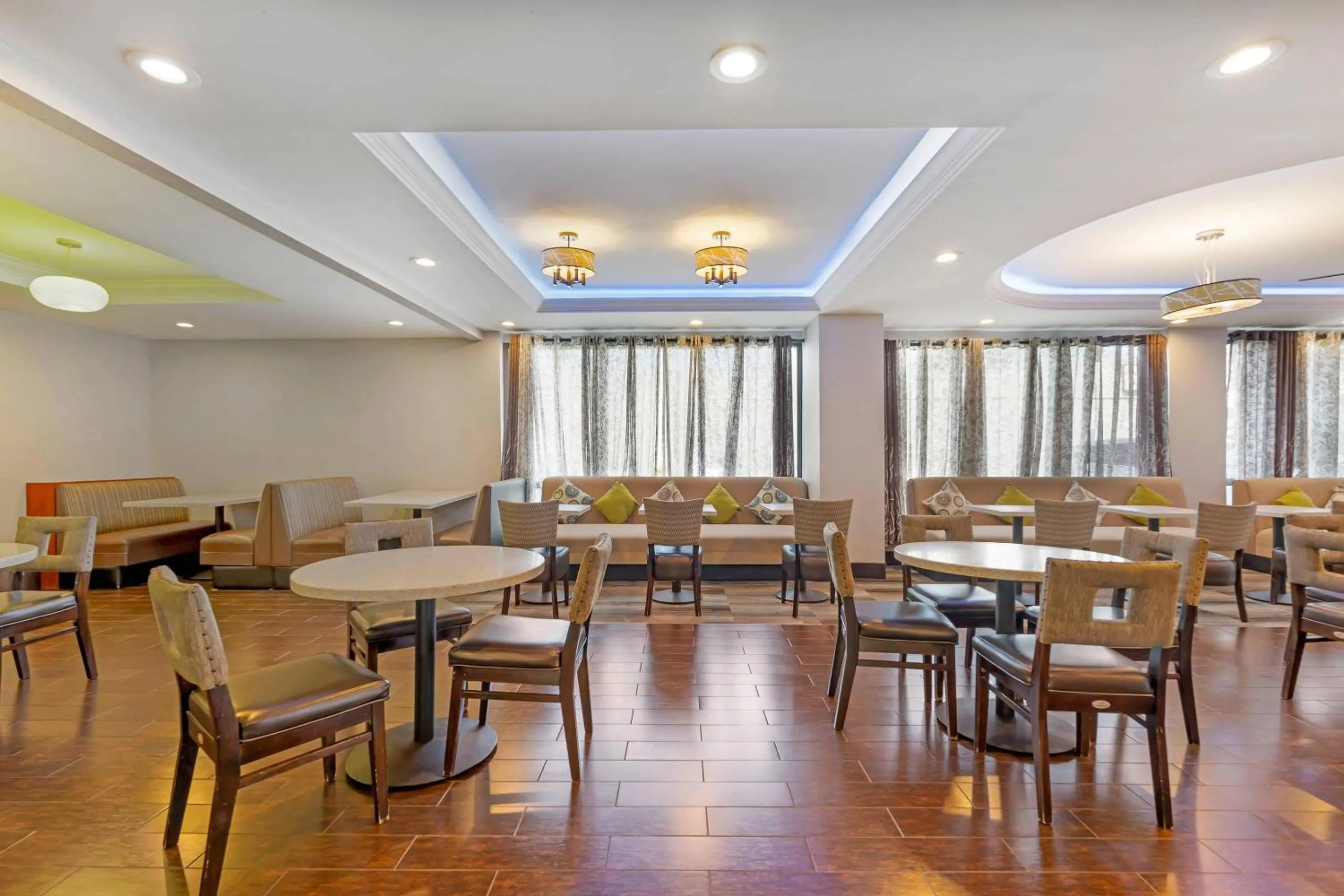 Breakfast in Comfort Inn Anaheim Resort