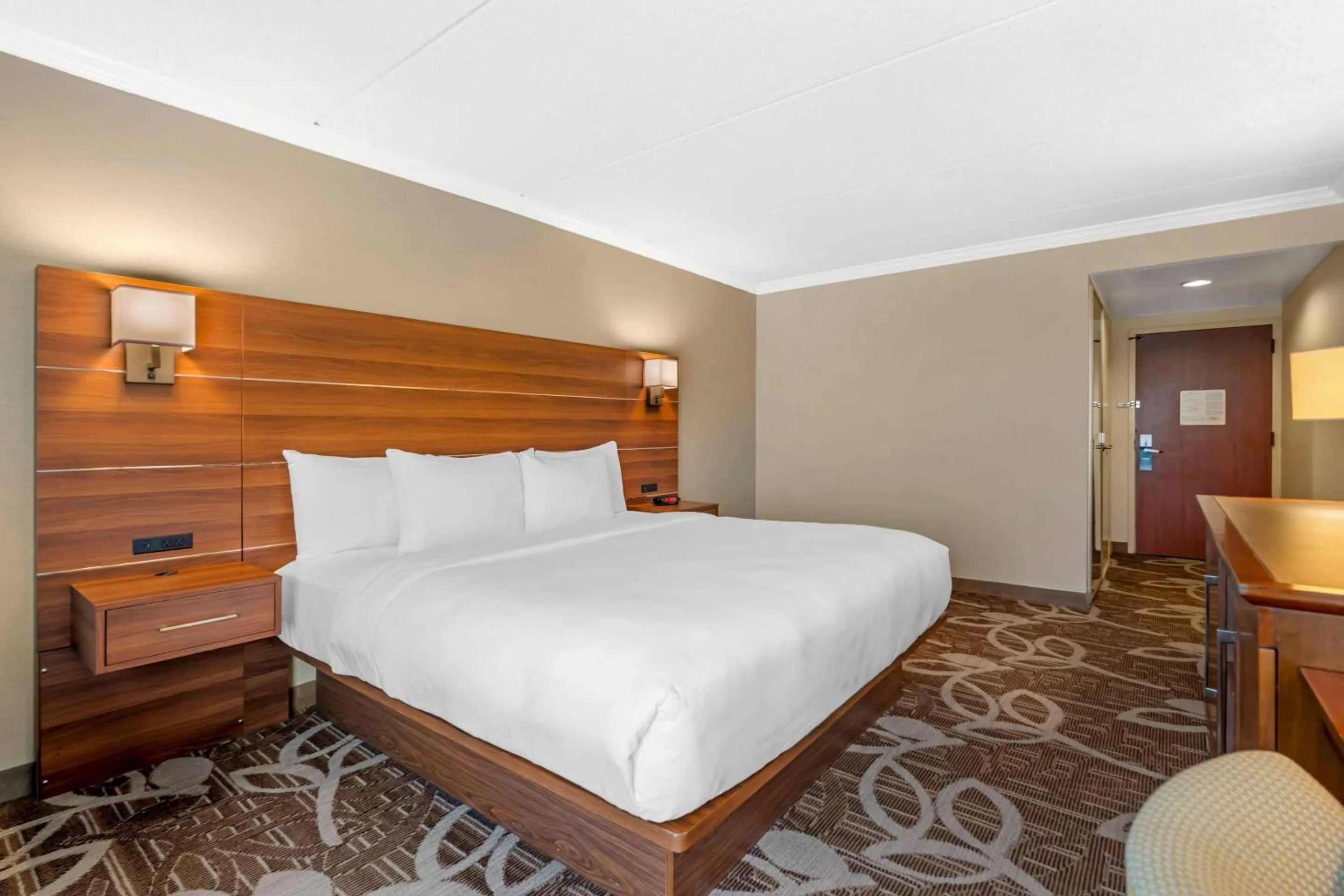 Bedroom, Bed in Comfort Inn Anaheim Resort