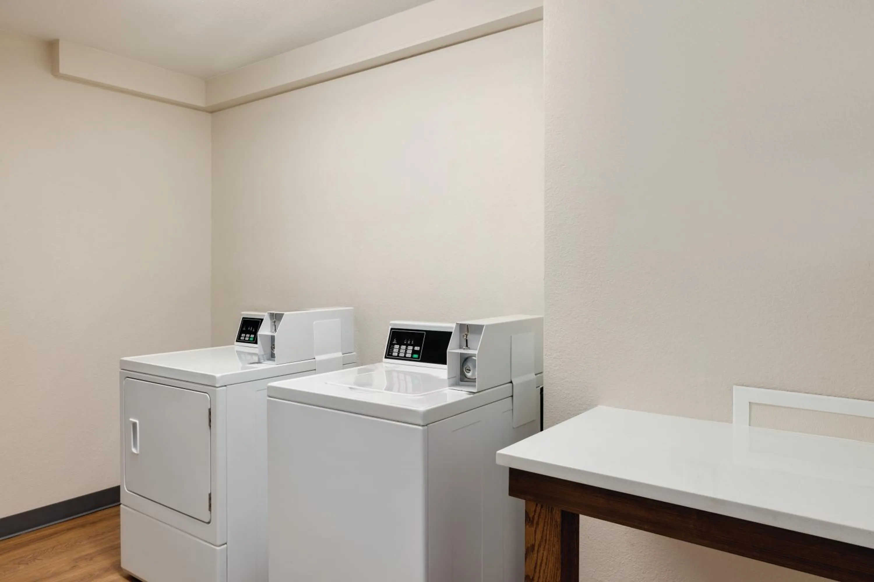 laundry in La Quinta by Wyndham Springfield Airport Plaza