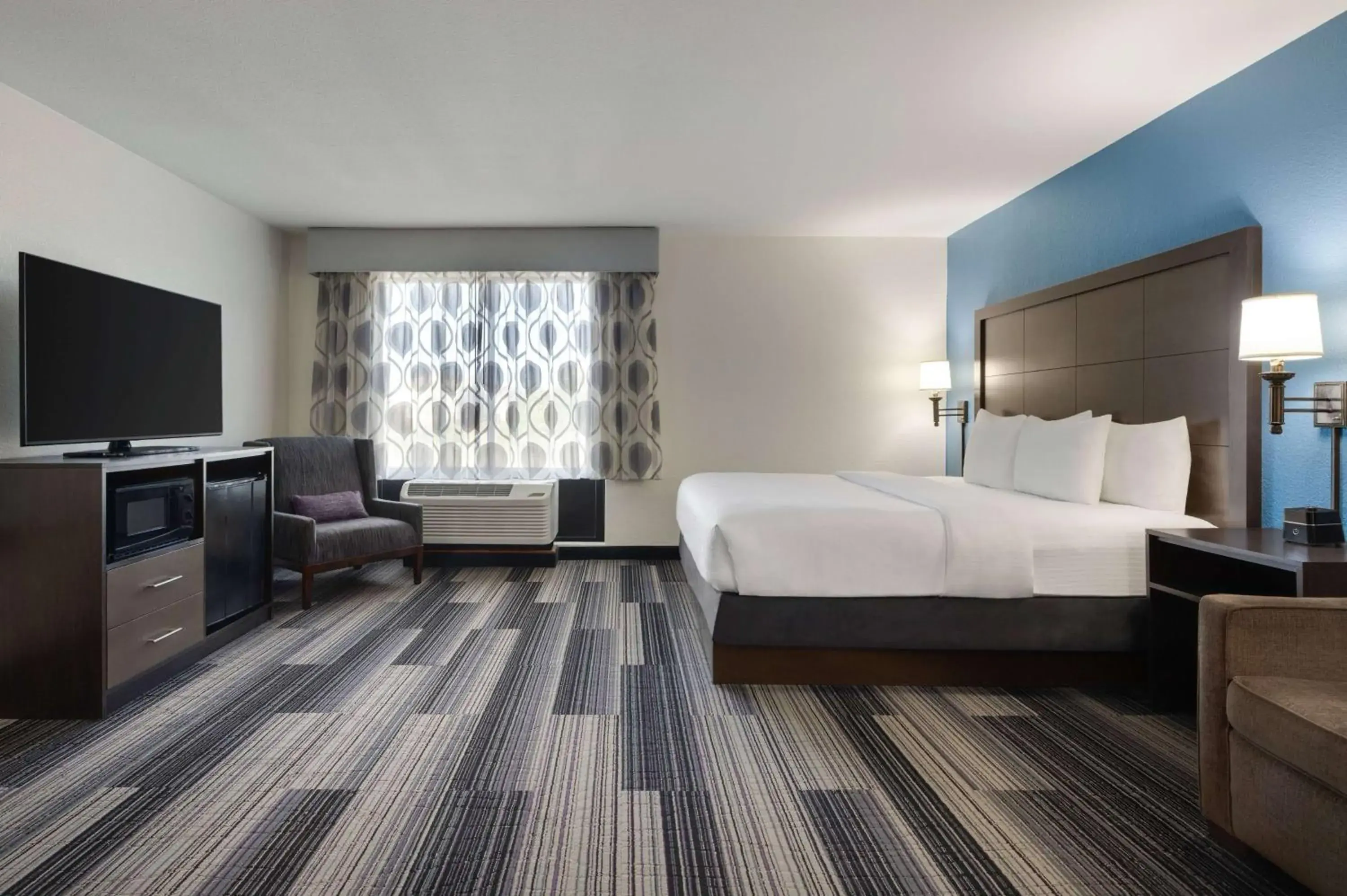 King Room with Sofa Bed in La Quinta by Wyndham Springfield Airport Plaza King Room with Sofa Bed in La Quinta by Wyndham Springfield Airport Plaza