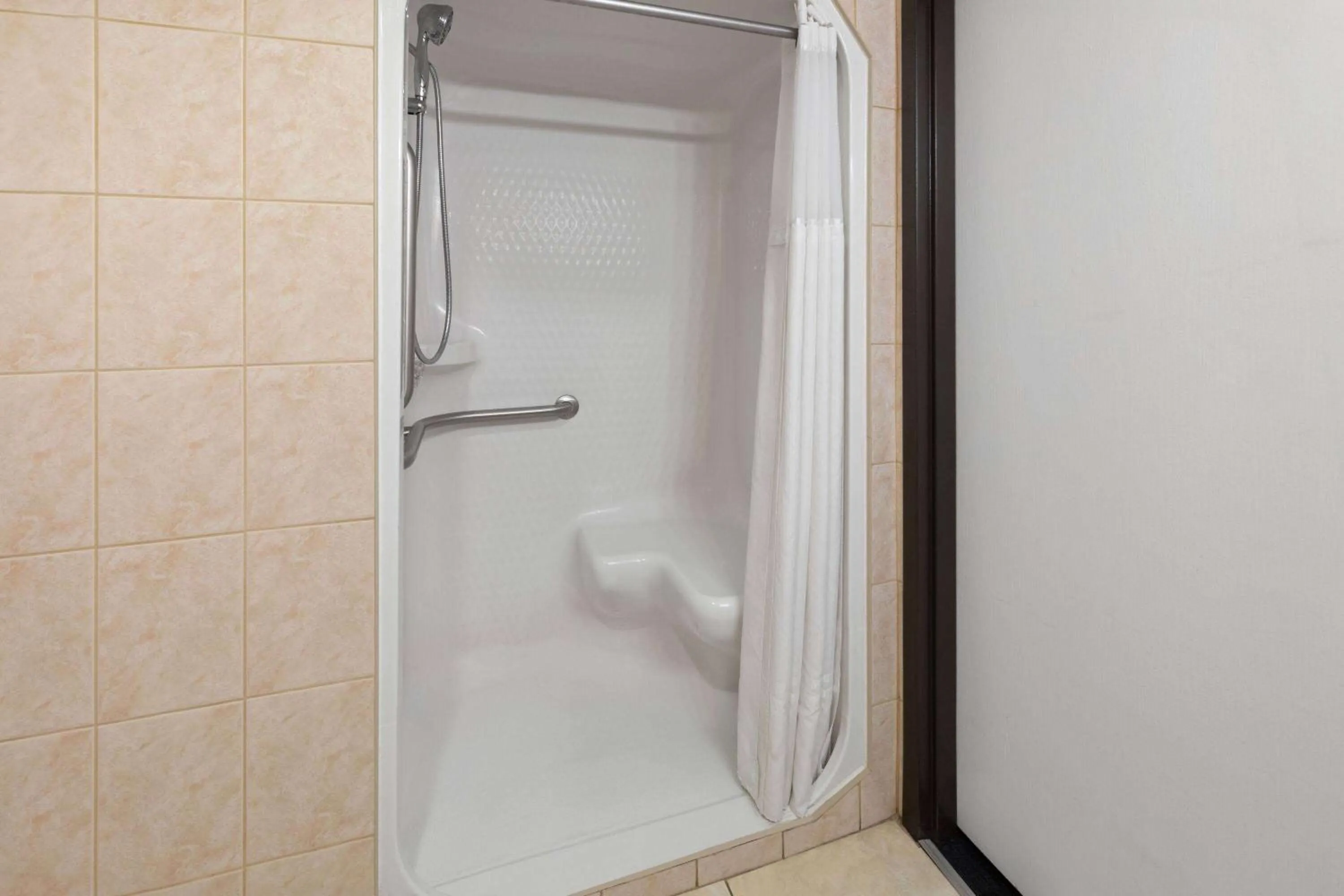 Shower in Baymont Inn and Suites by Wyndham Farmington, MO