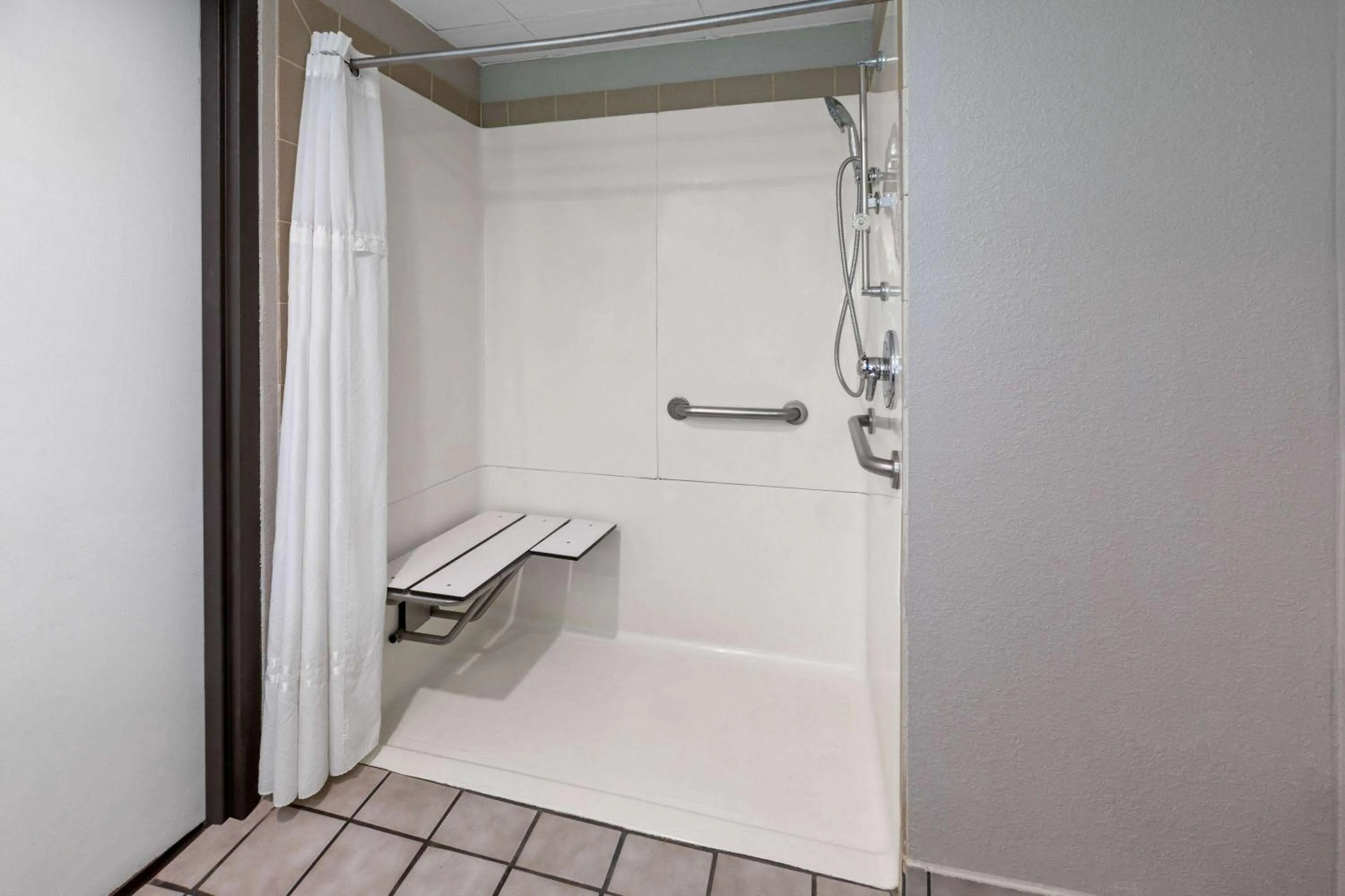 Shower in Baymont Inn and Suites by Wyndham Farmington, MO