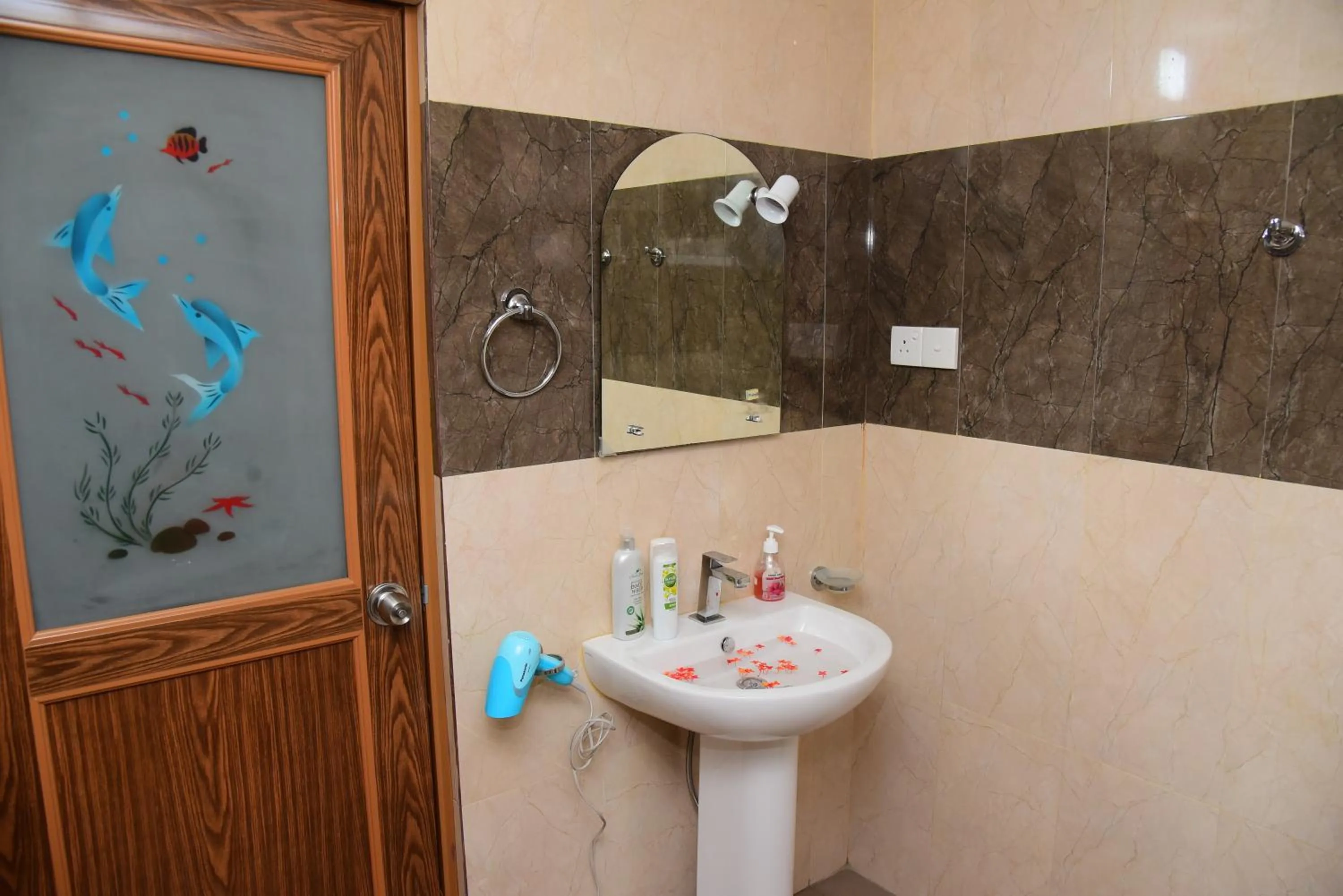 Bathroom in White Villa Airport Transit Hotel