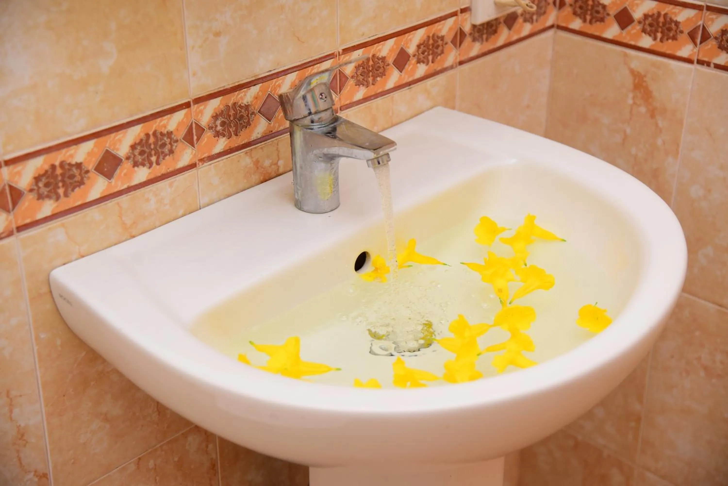 Bathroom in White Villa Airport Transit Hotel