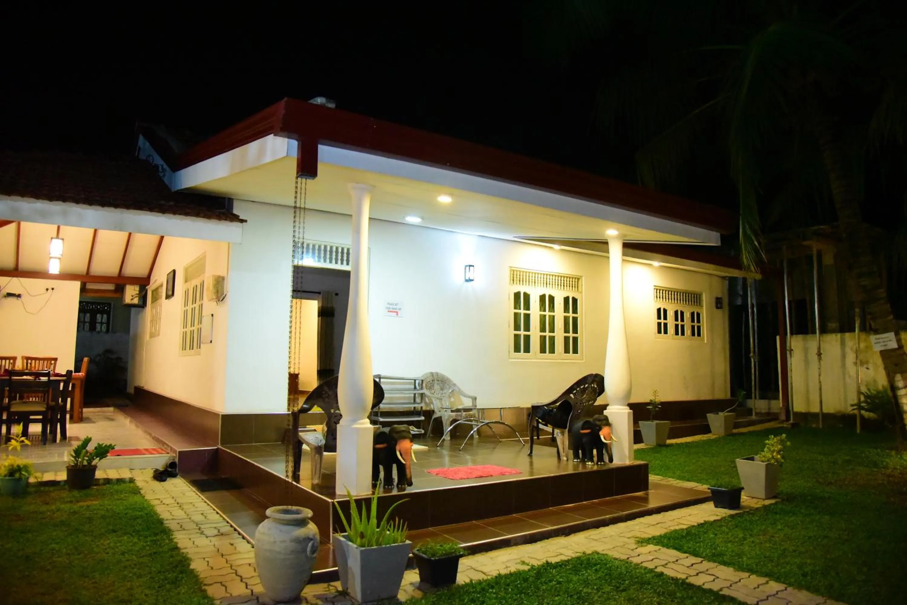 Garden view in White Villa Airport Transit Hotel