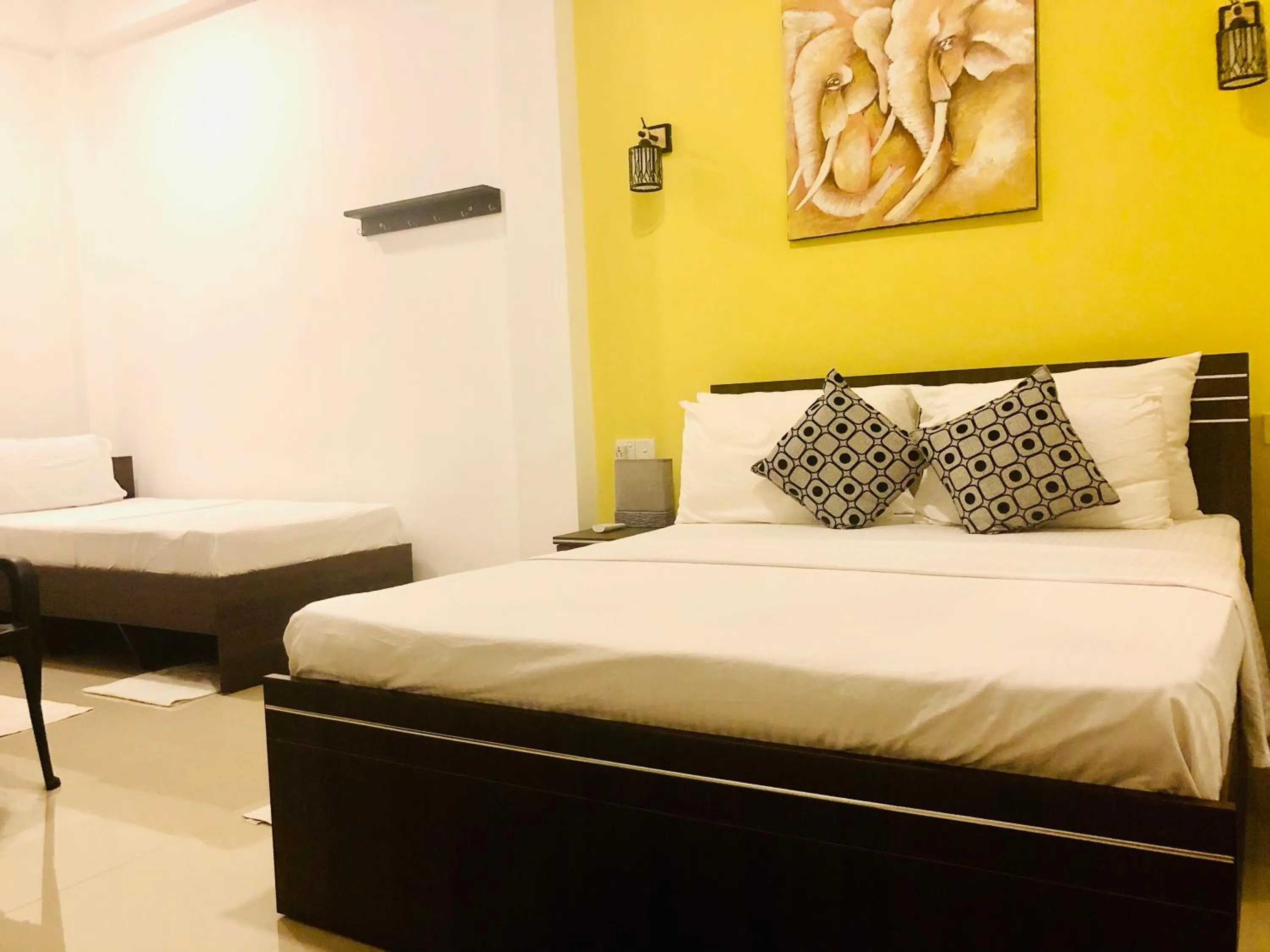 Photo of the whole room, Bed in White Villa Airport Transit Hotel