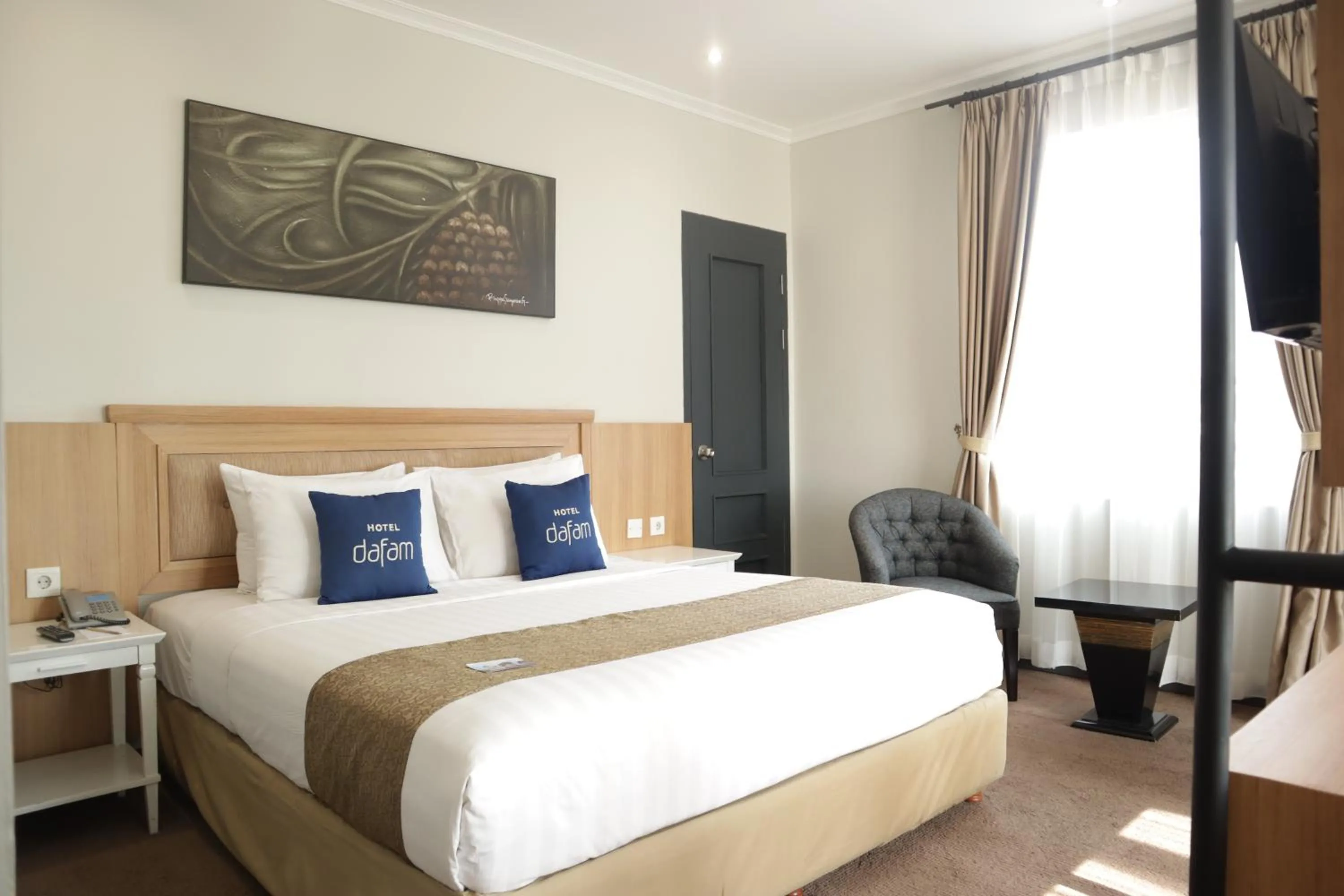 Bed in Hotel Dafam Semarang