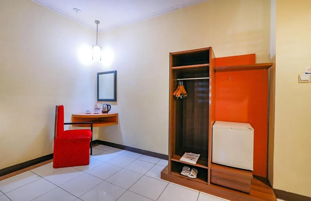 TV/Entertainment Center in Hotel Marlin Pekalongan