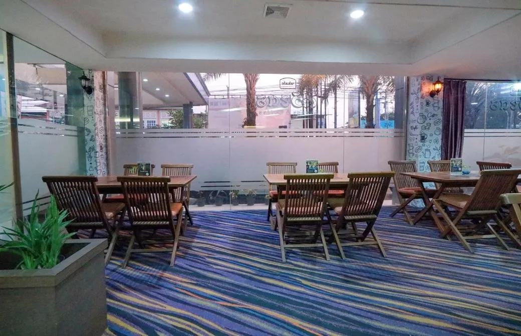 Restaurant/Places to Eat in Hotel Marlin Pekalongan