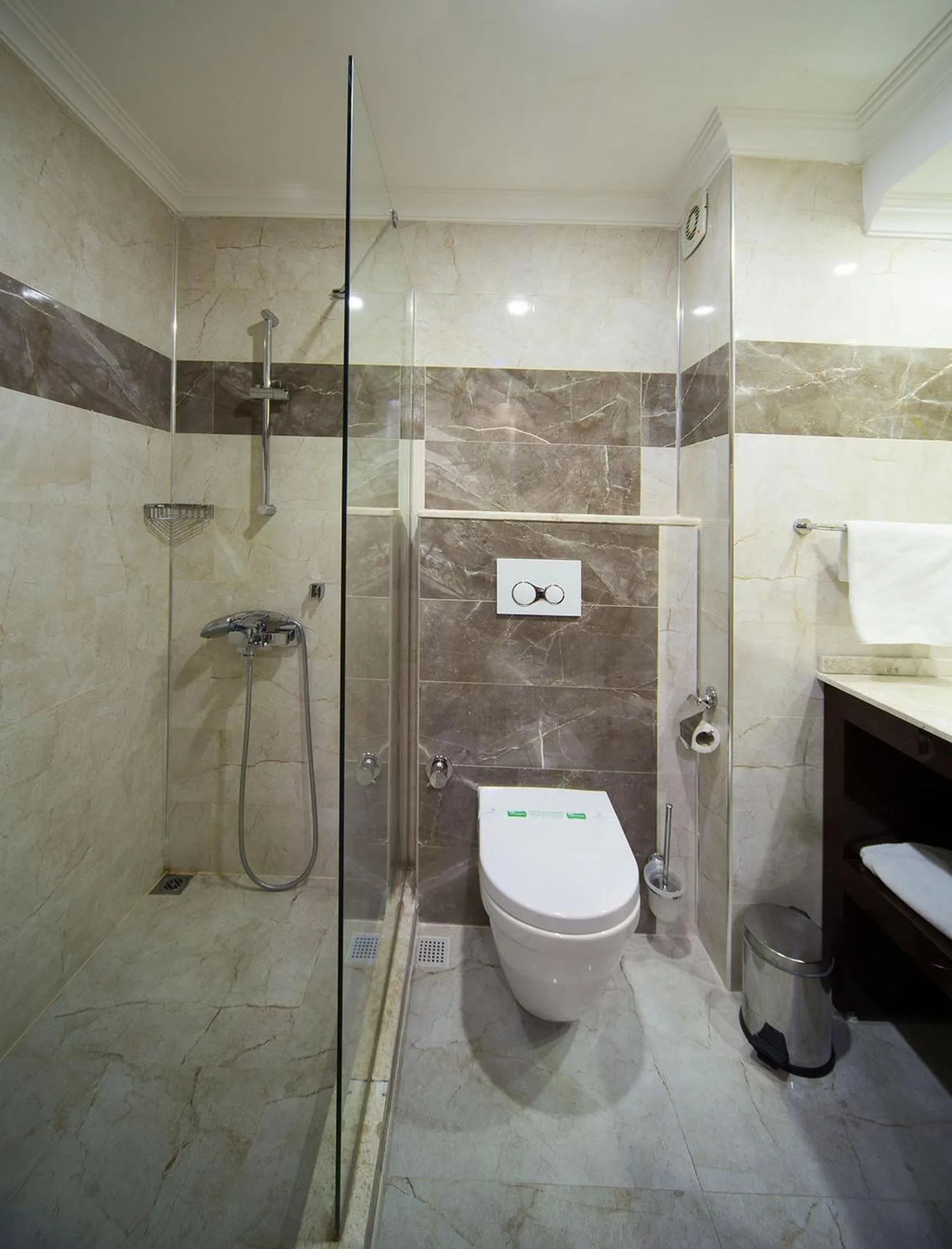 Toilet in Spilos Hotel