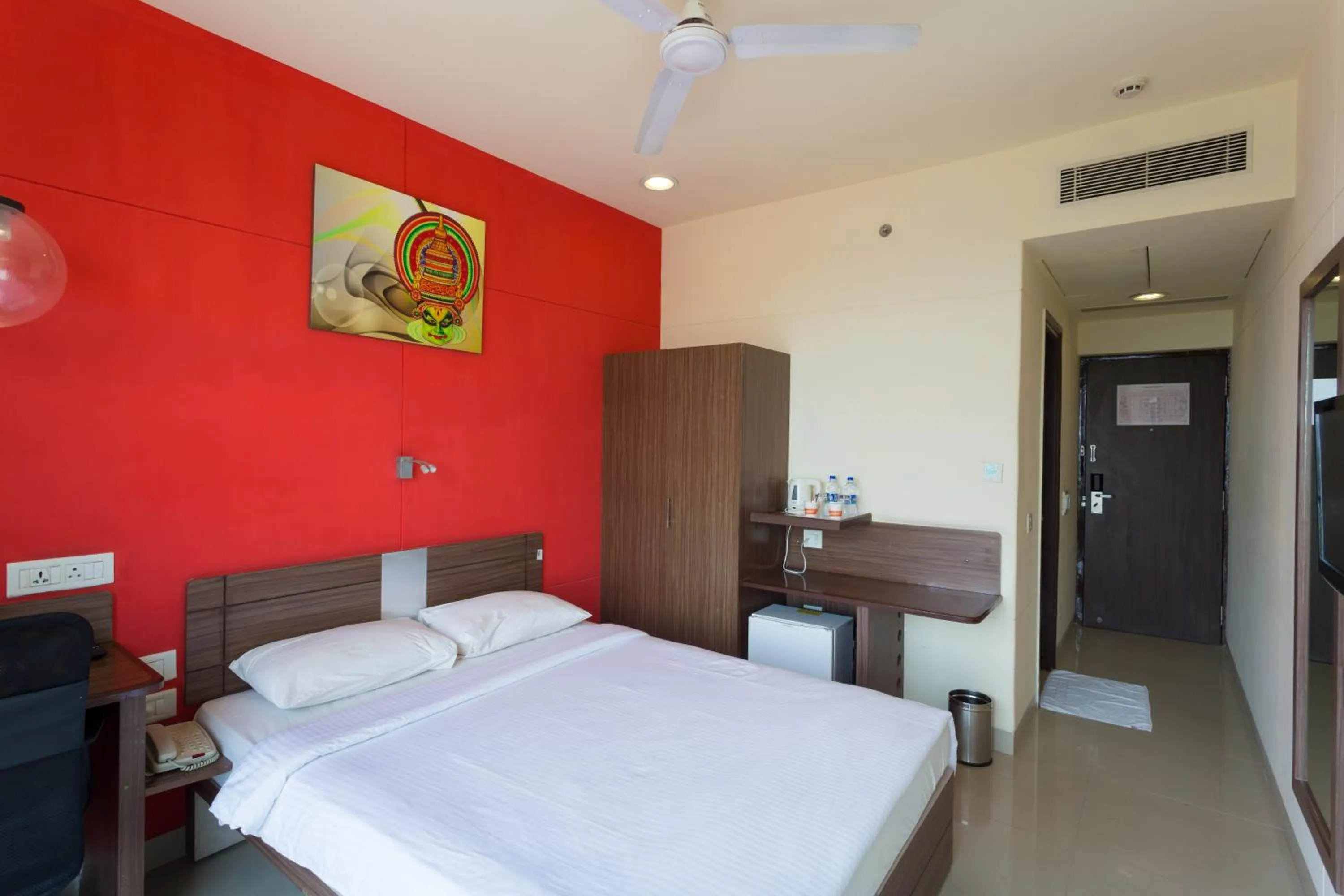 Photo of the whole room, Bed in Ginger Chennai