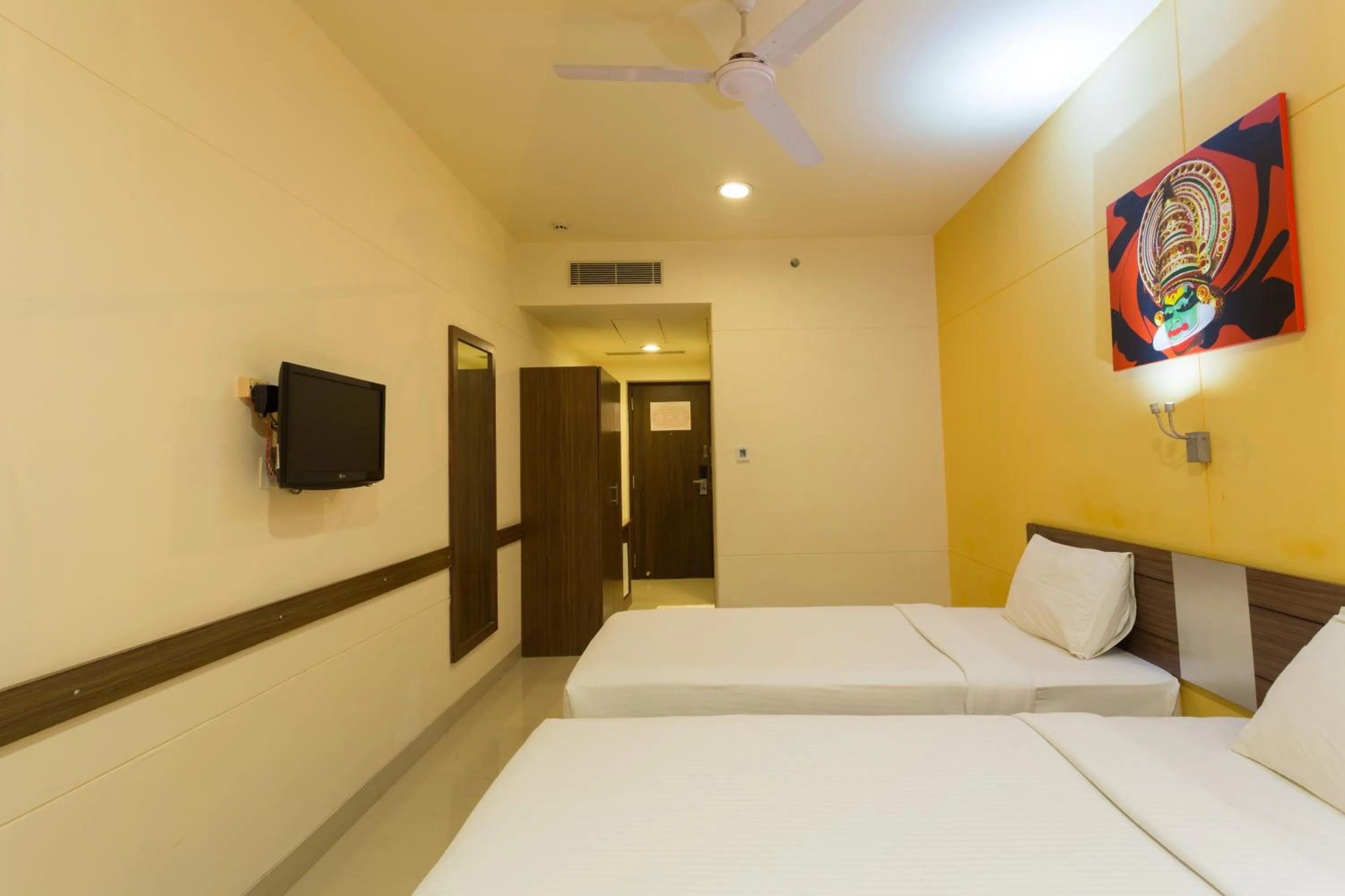 Photo of the whole room, Bed in Ginger Chennai