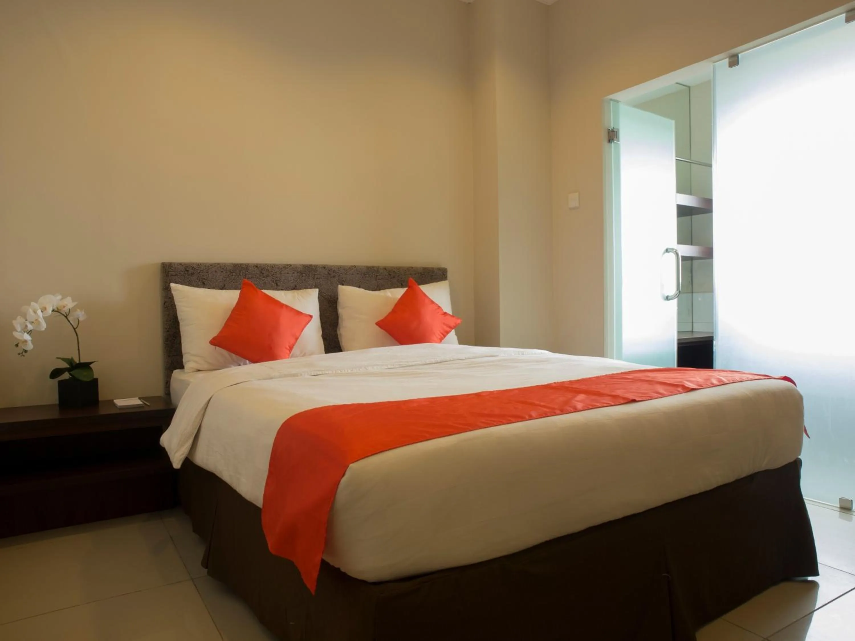 Bed in The Gloria Suites Grogol