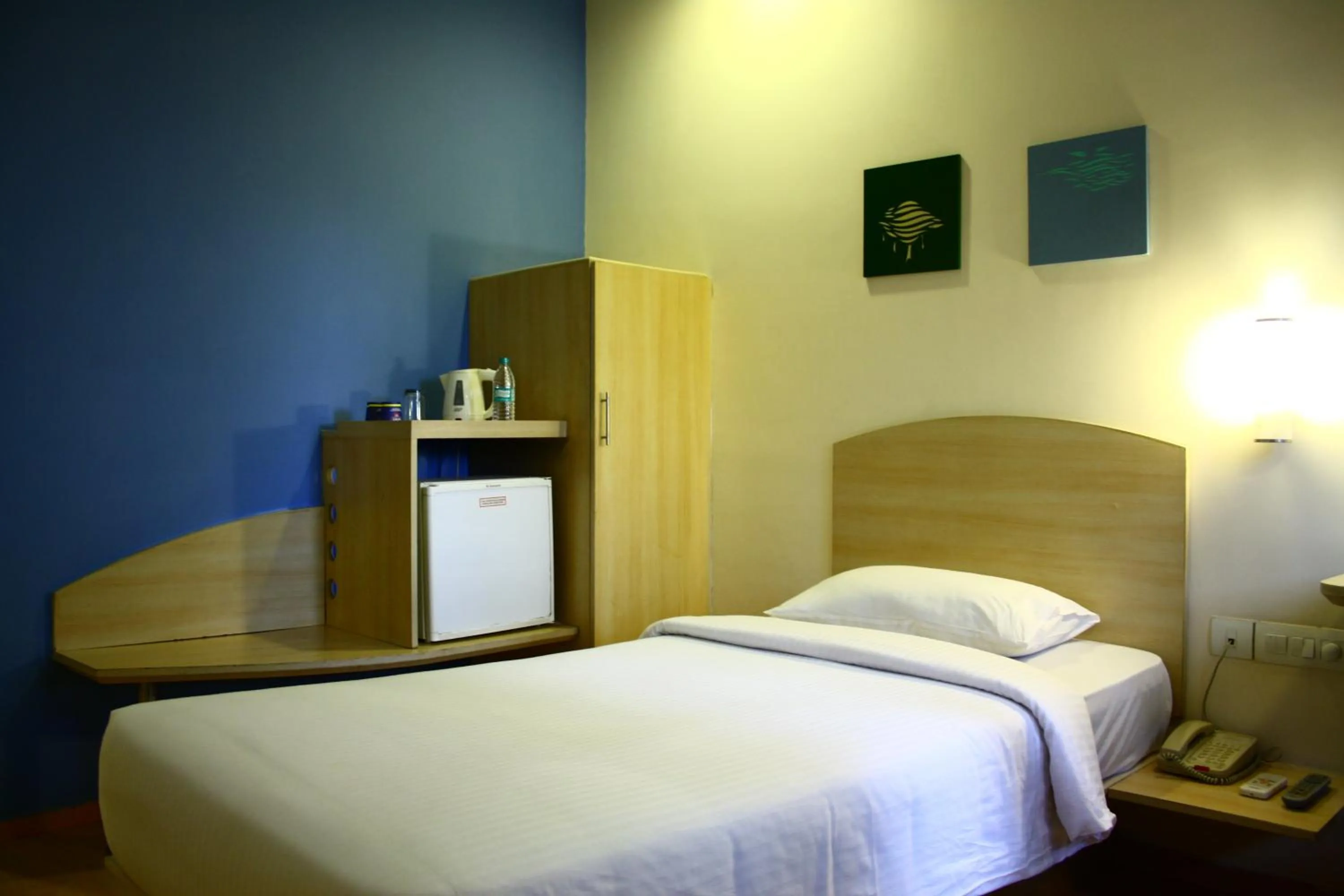 Photo of the whole room, Bed in Ginger Pune - Pimpri