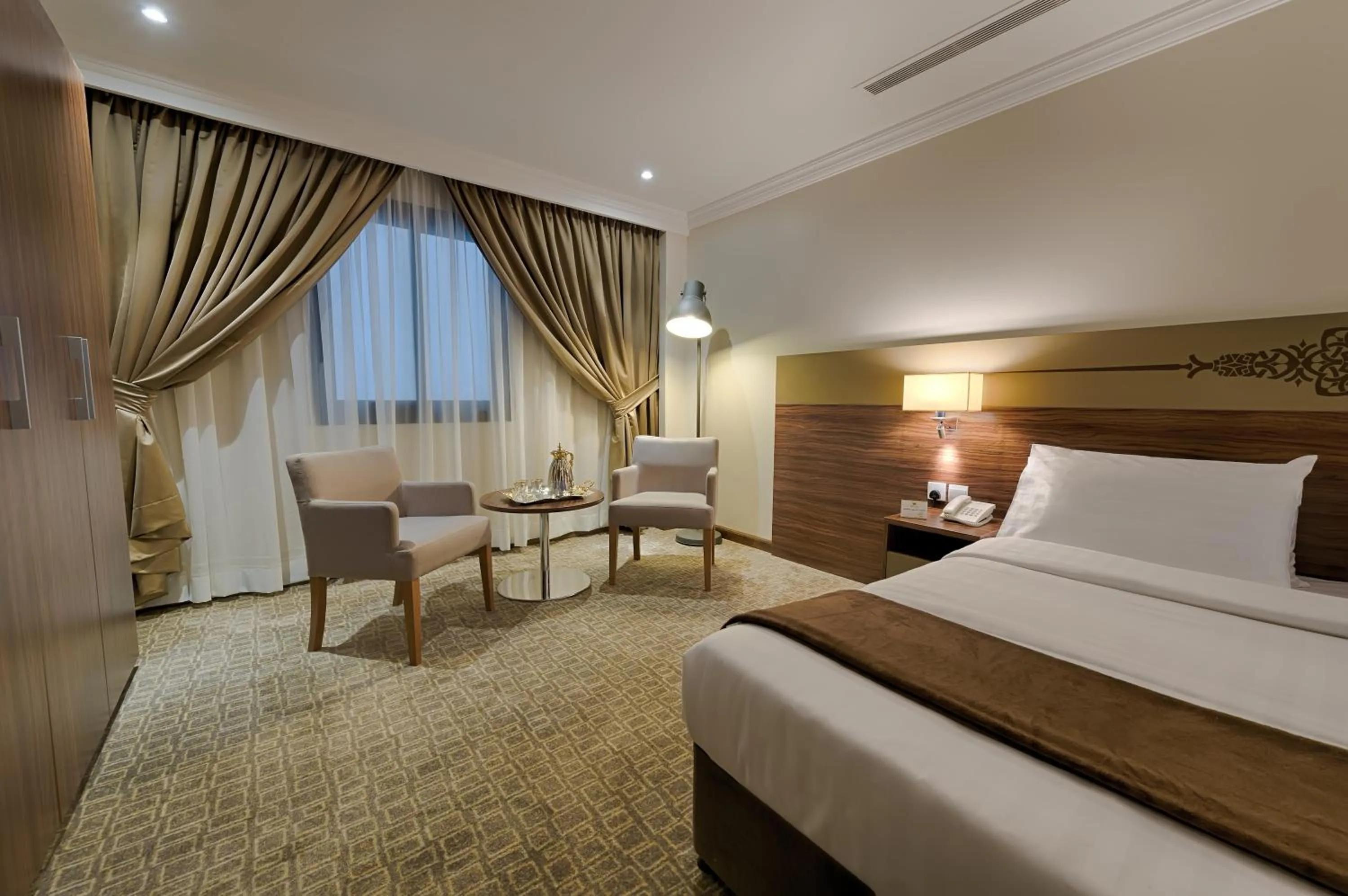 Bedroom, Bed in Snaf Inn ِAzizia Hotel