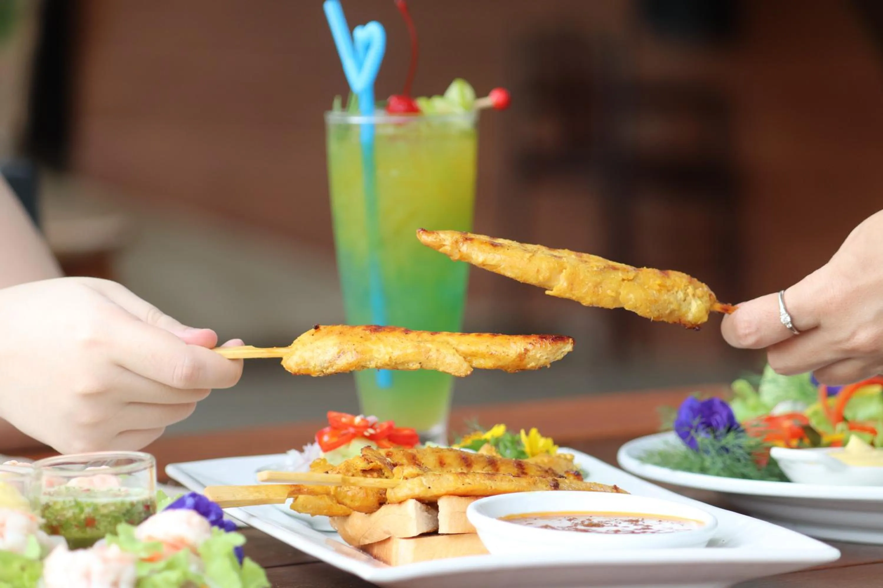 Restaurant/places to eat in Royal River Kwai Resort and Spa