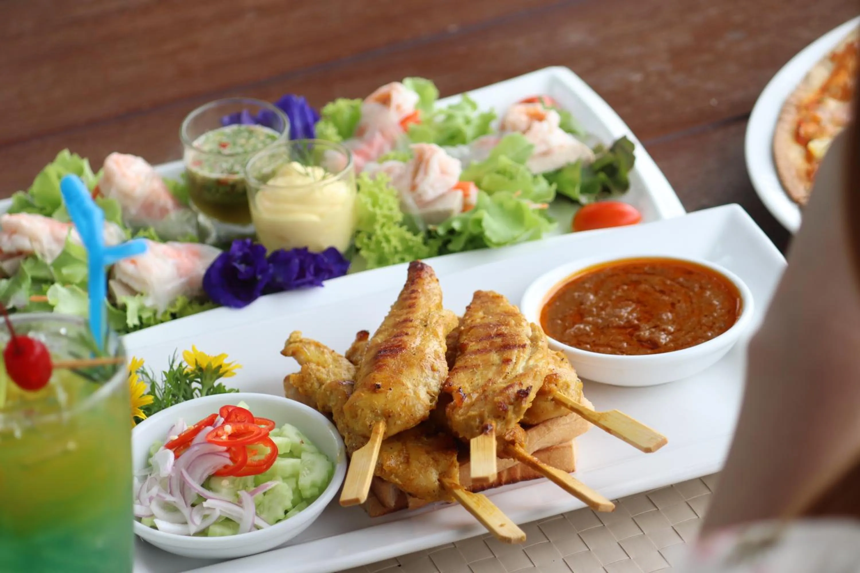 Restaurant/places to eat in Royal River Kwai Resort and Spa