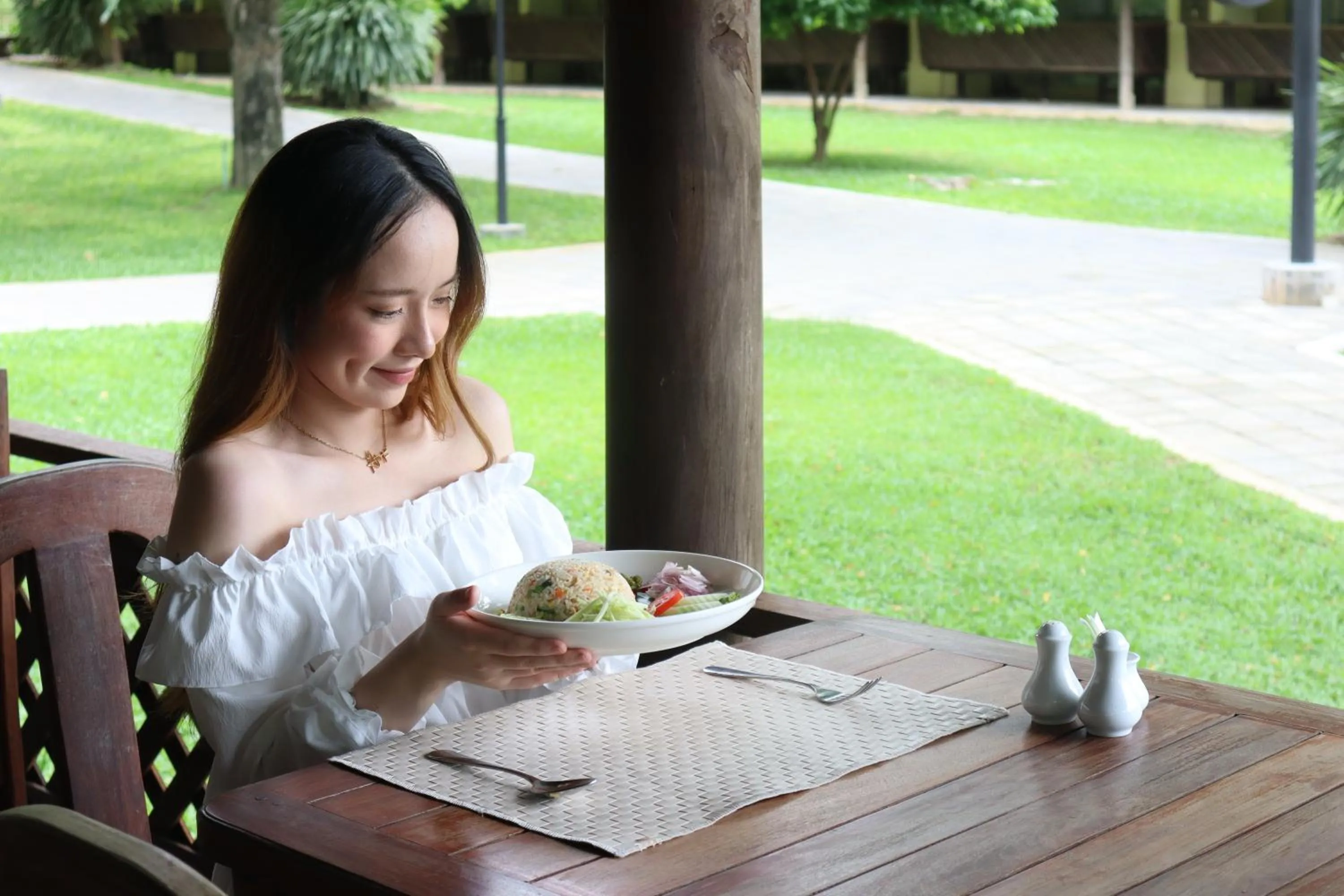 Restaurant/places to eat in Royal River Kwai Resort and Spa
