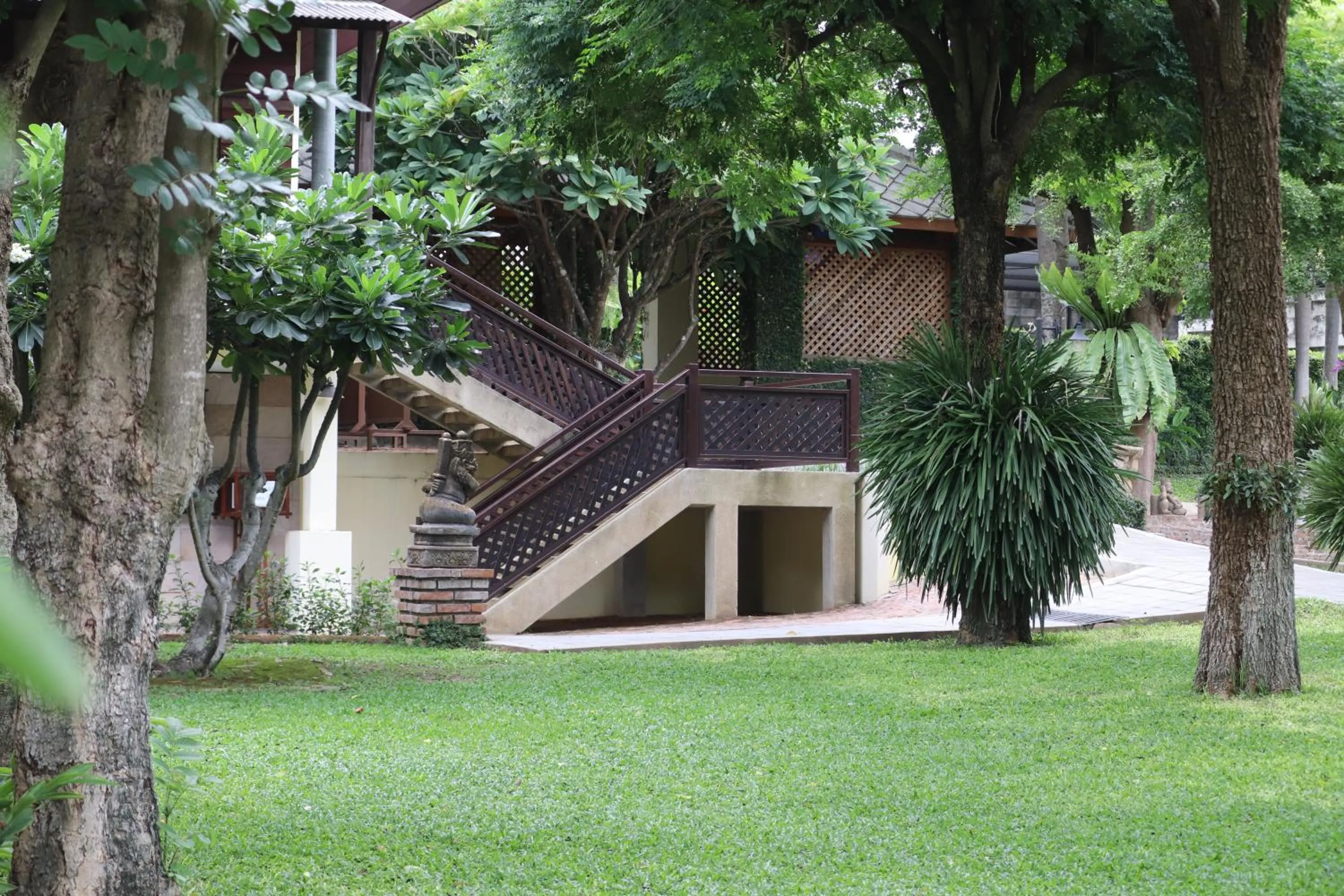 Garden in Royal River Kwai Resort and Spa