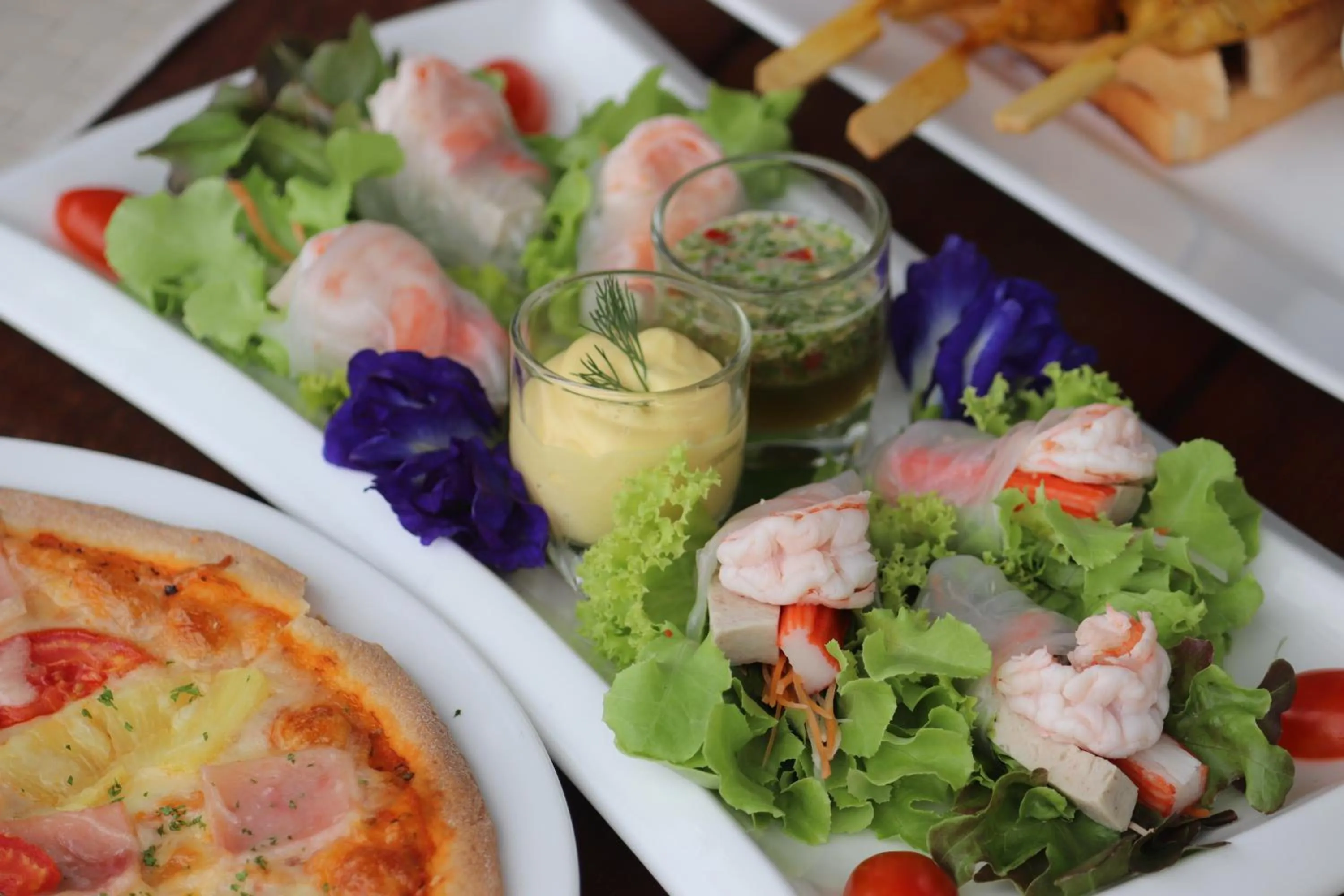 Restaurant/places to eat in Royal River Kwai Resort and Spa