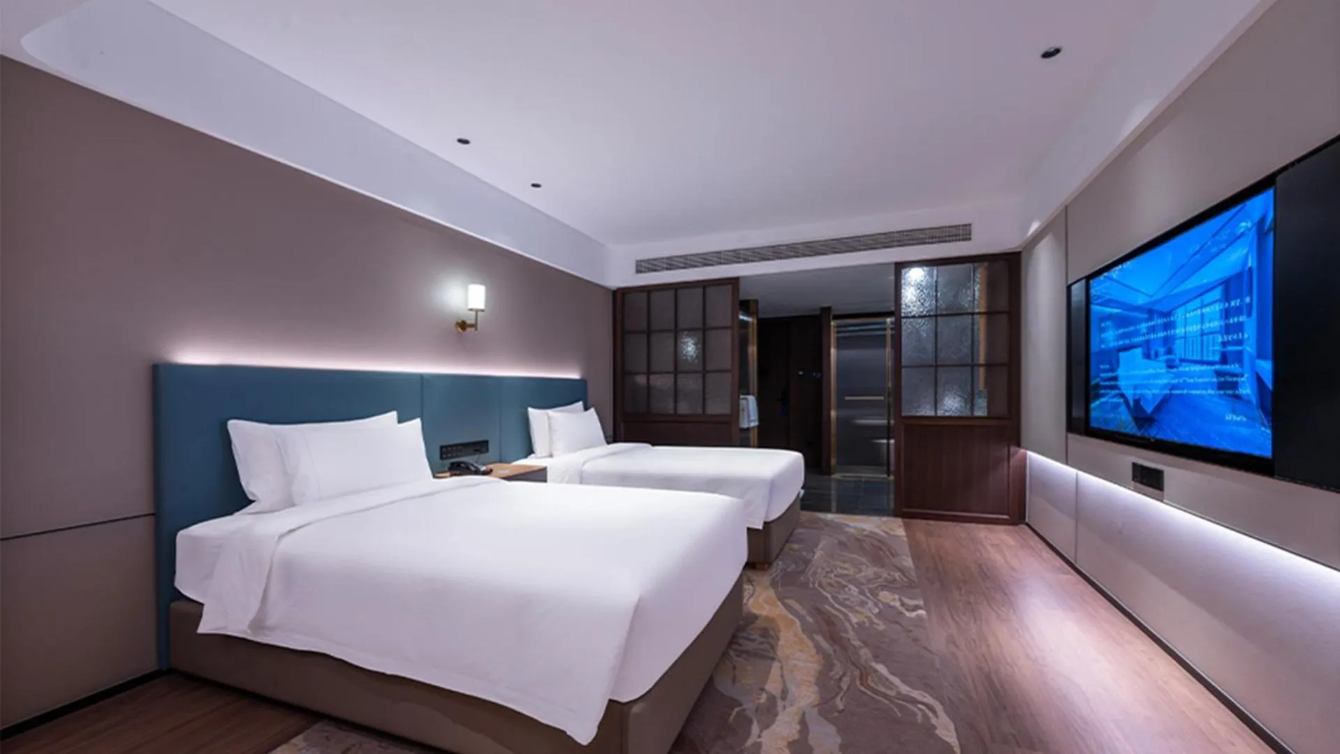 Bed in Wyndham Grand Plaza Royale Ningbo