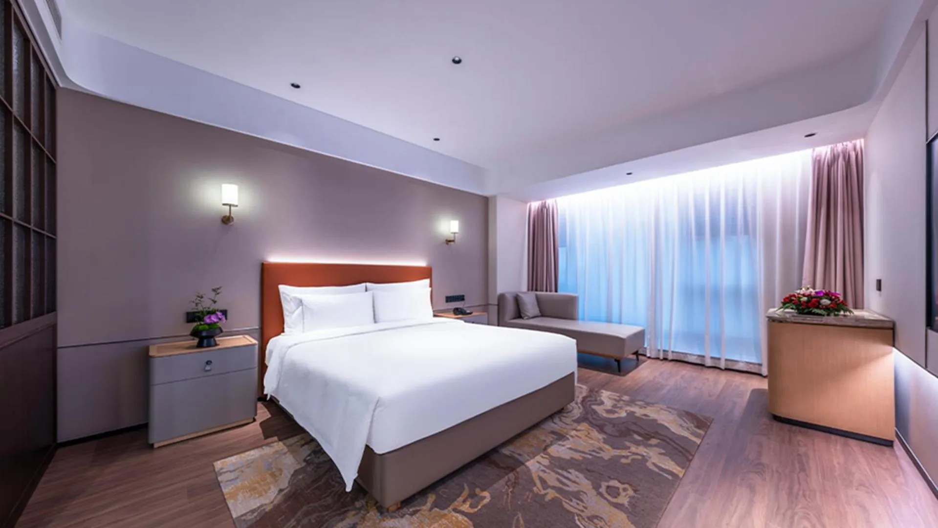 Bed in Wyndham Grand Plaza Royale Ningbo