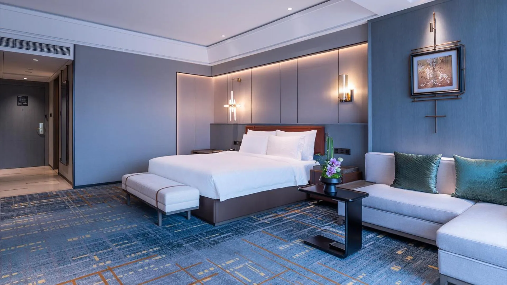 Bed in Wyndham Grand Plaza Royale Ningbo