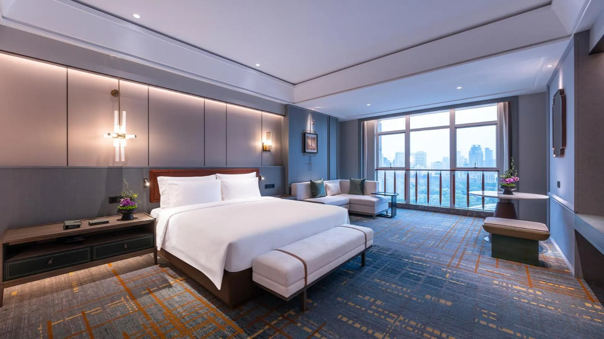 Bed in Wyndham Grand Plaza Royale Ningbo