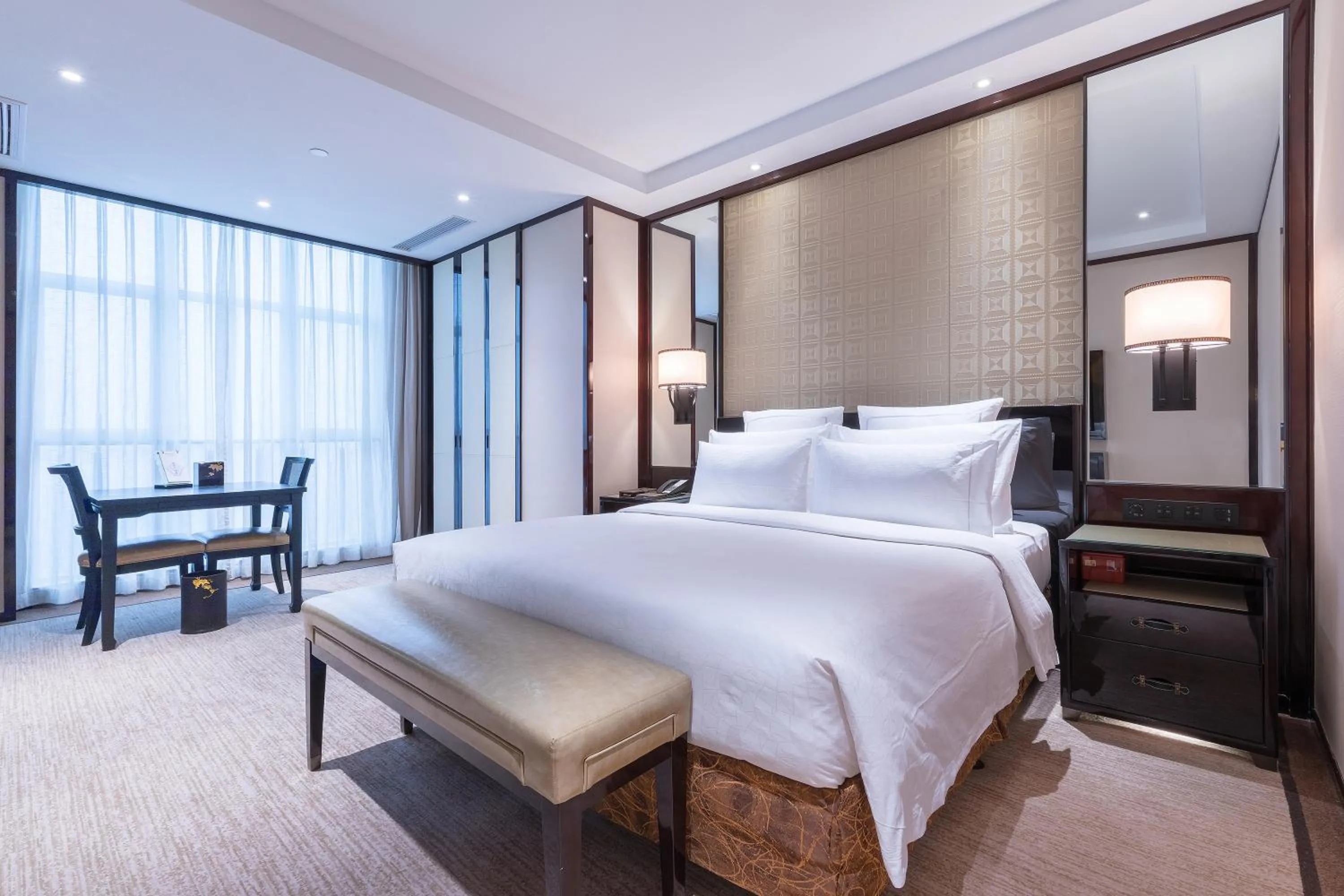 Bed in Wyndham Grand Plaza Royale Ningbo