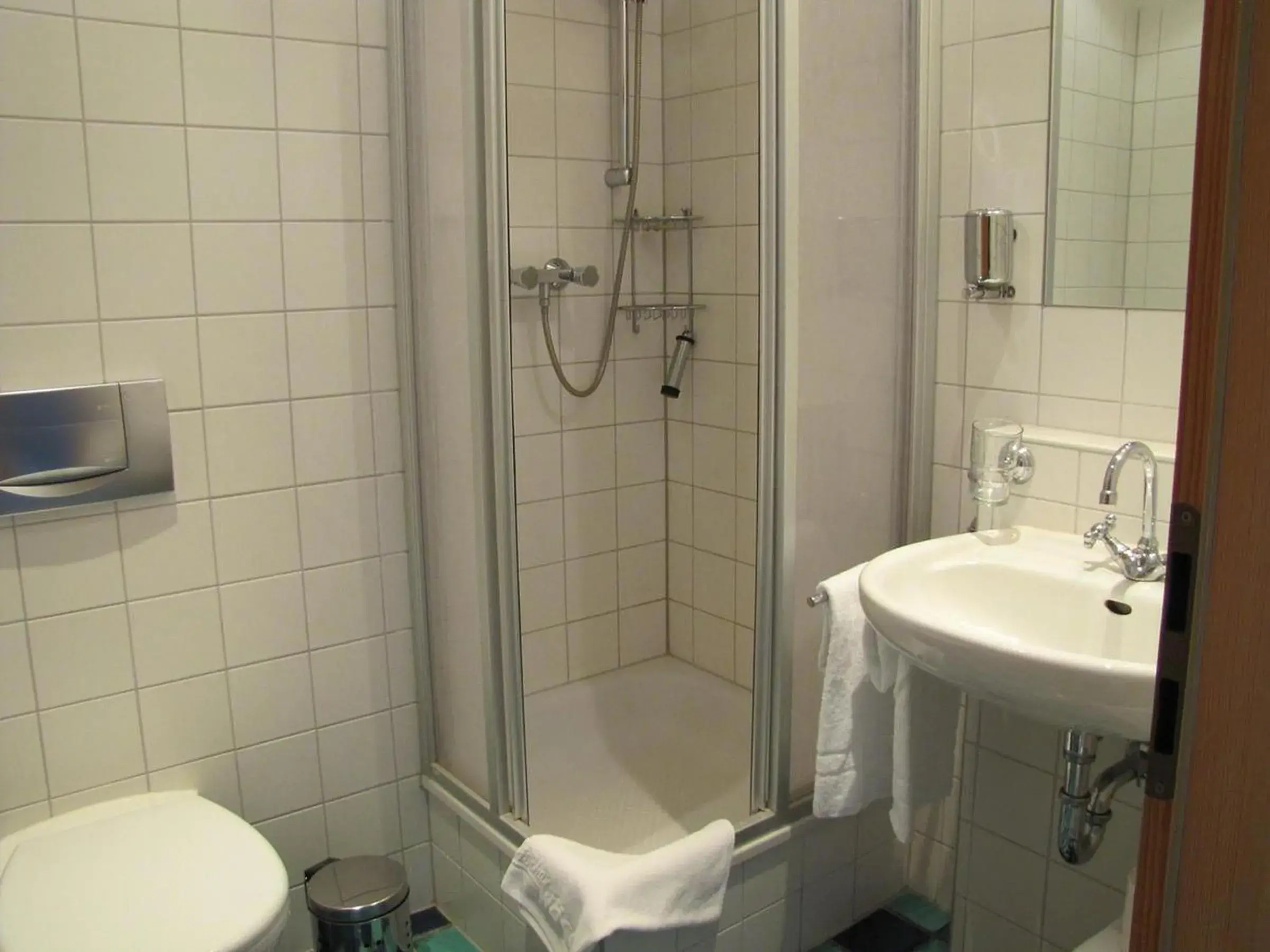 Single Room with Shower - single occupancy in Der Seehof Rheinsberg Single Room with Shower - single occupancy in Der Seehof Rheinsberg